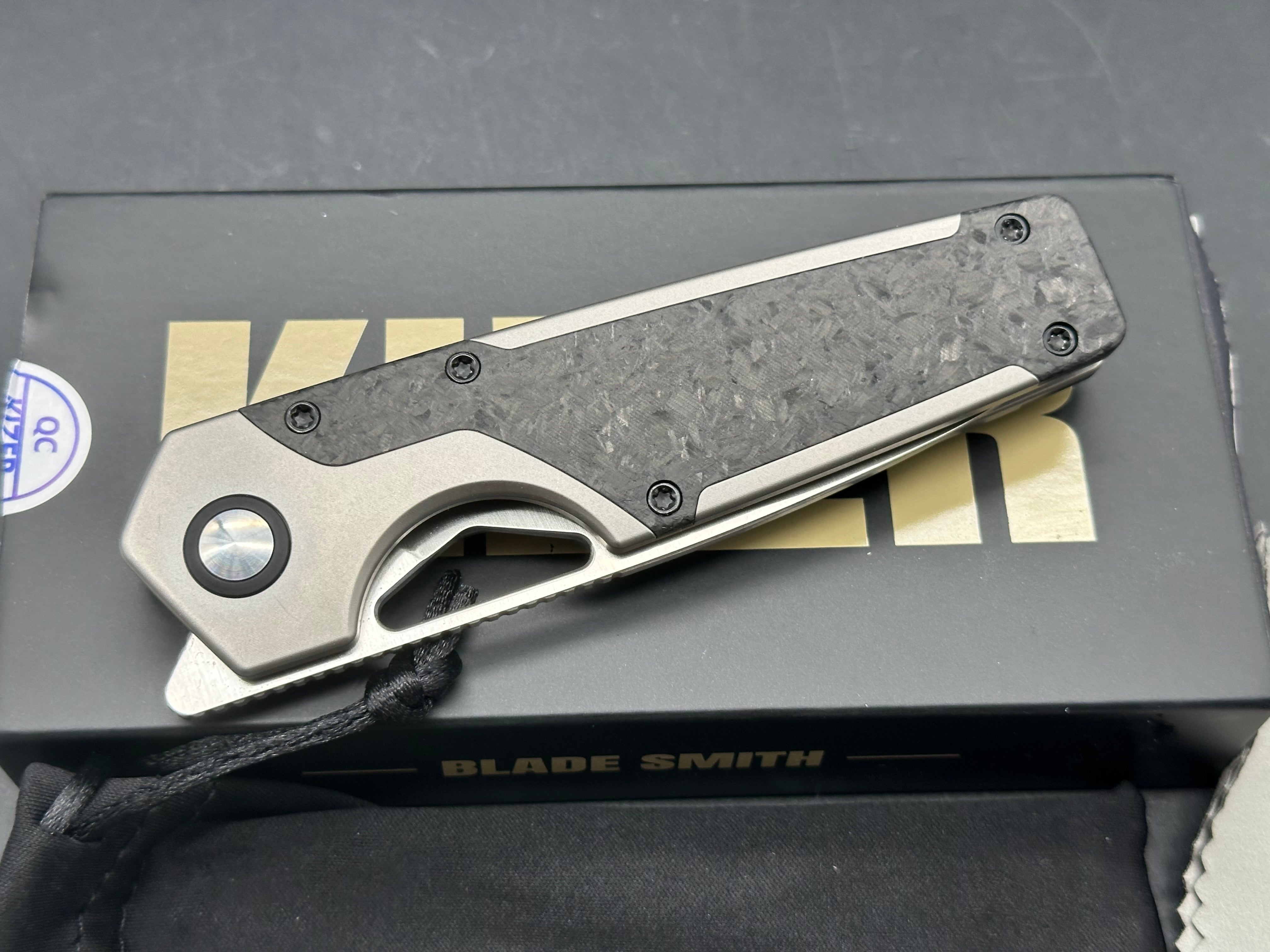 KIZER SERPENTINE FOLDING KNIFE SILVER/BLACK TITANIUM/CARBON FIBER HANDLE ELMAX BLADE