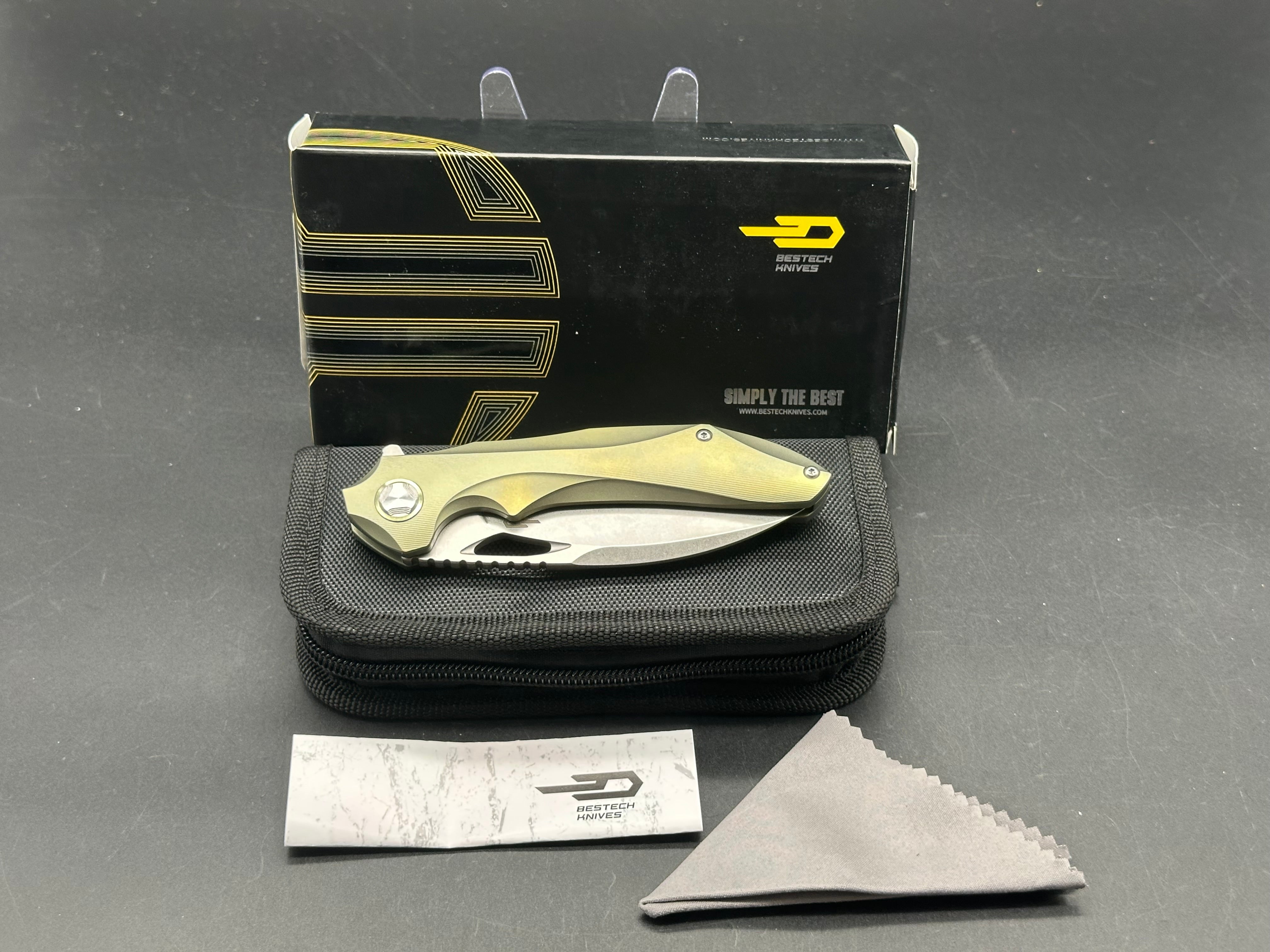 Bestech Eskra, Bohler M390 blade stonewash, gold titanium handle