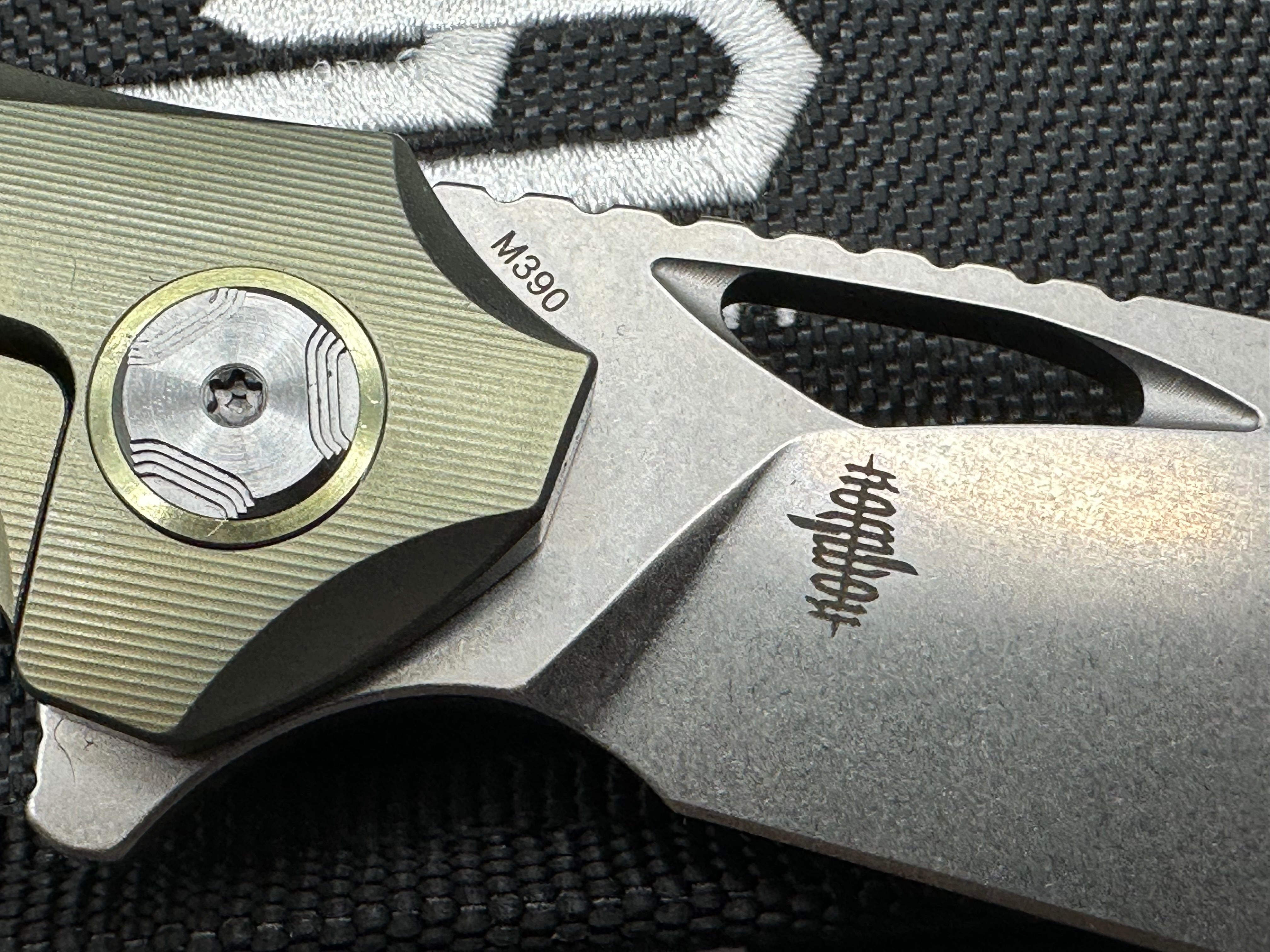 Bestech Eskra, Bohler M390 blade stonewash, gold titanium handle