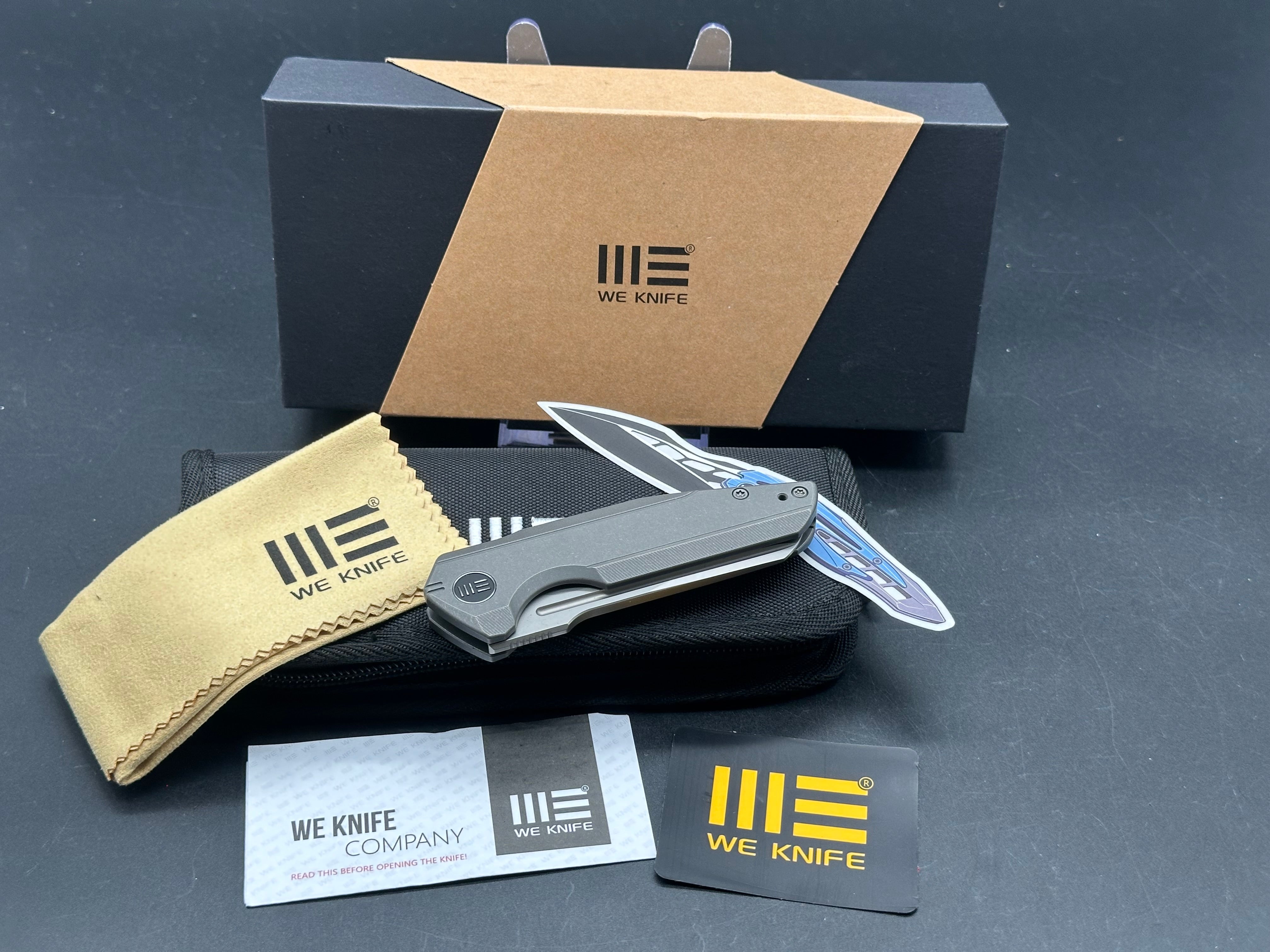 We Knives Starhawk, CPM-20CV bead blasted blade, titanium handle