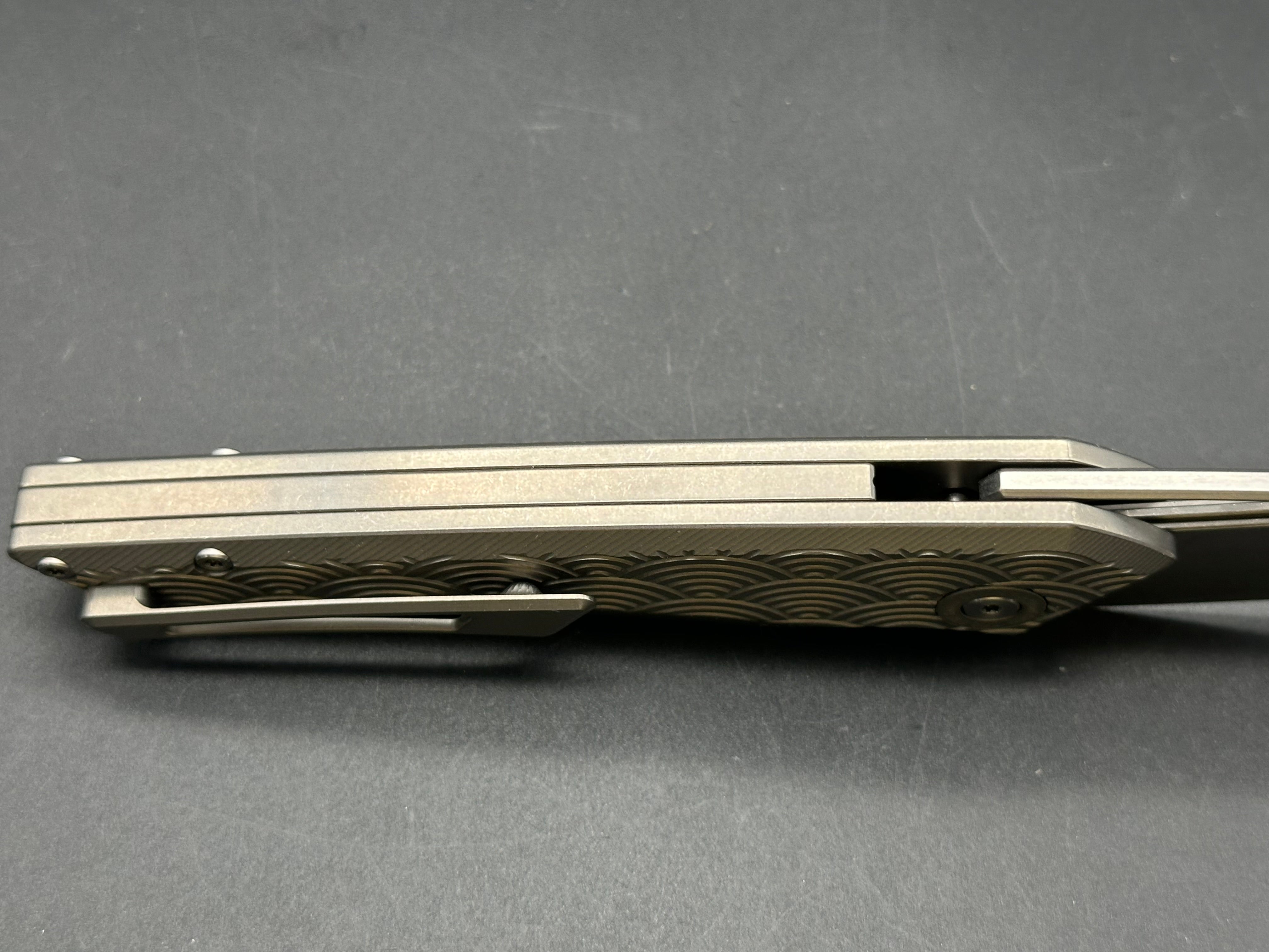 TWOSUN BUTTON LOCK FOLDING KNIFE GRAY TITANIUM HANDLE D2 PLAIN EDGE TS193