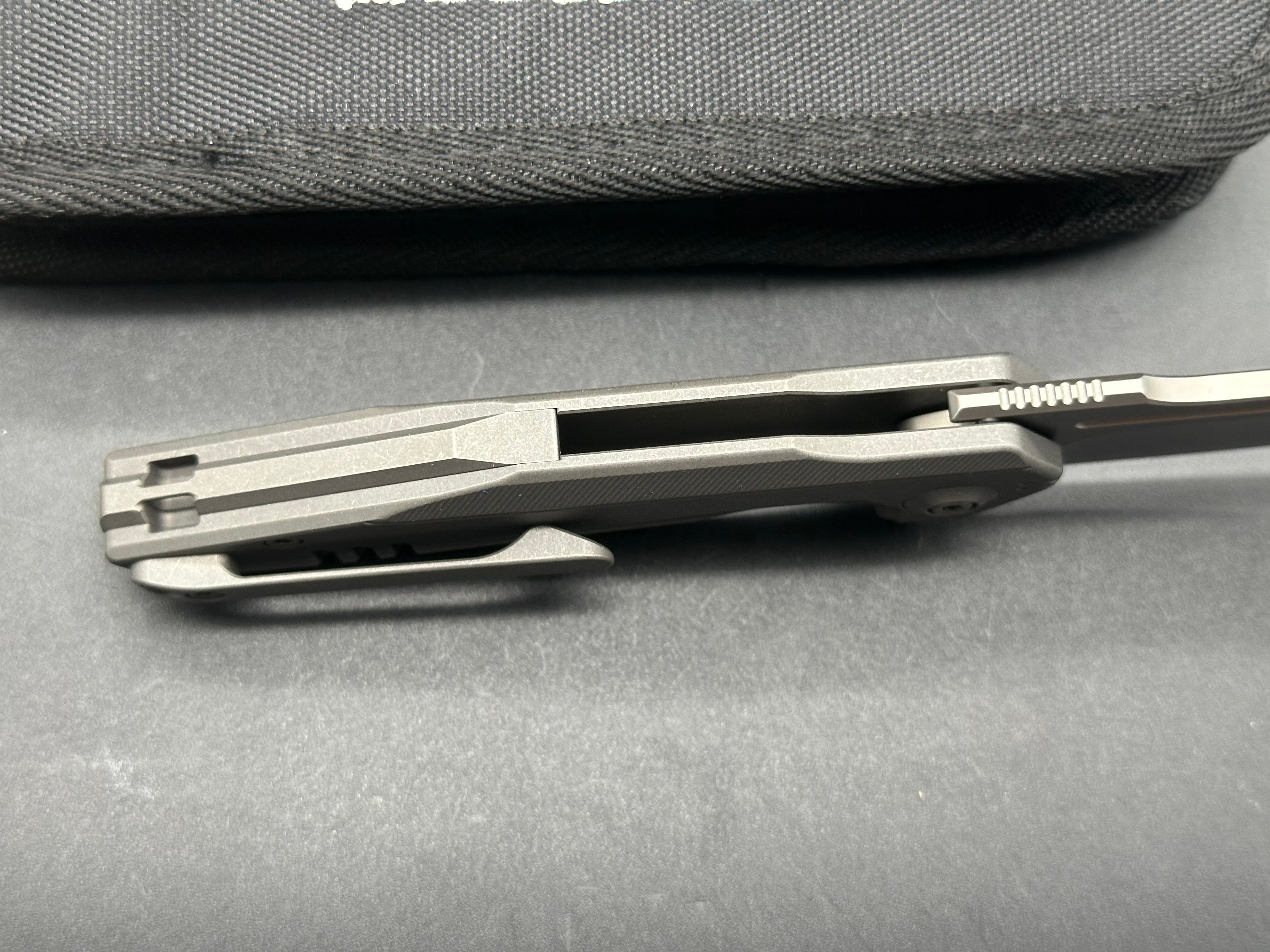 We Knives Starhawk, CPM-20CV bead blasted blade, titanium handle