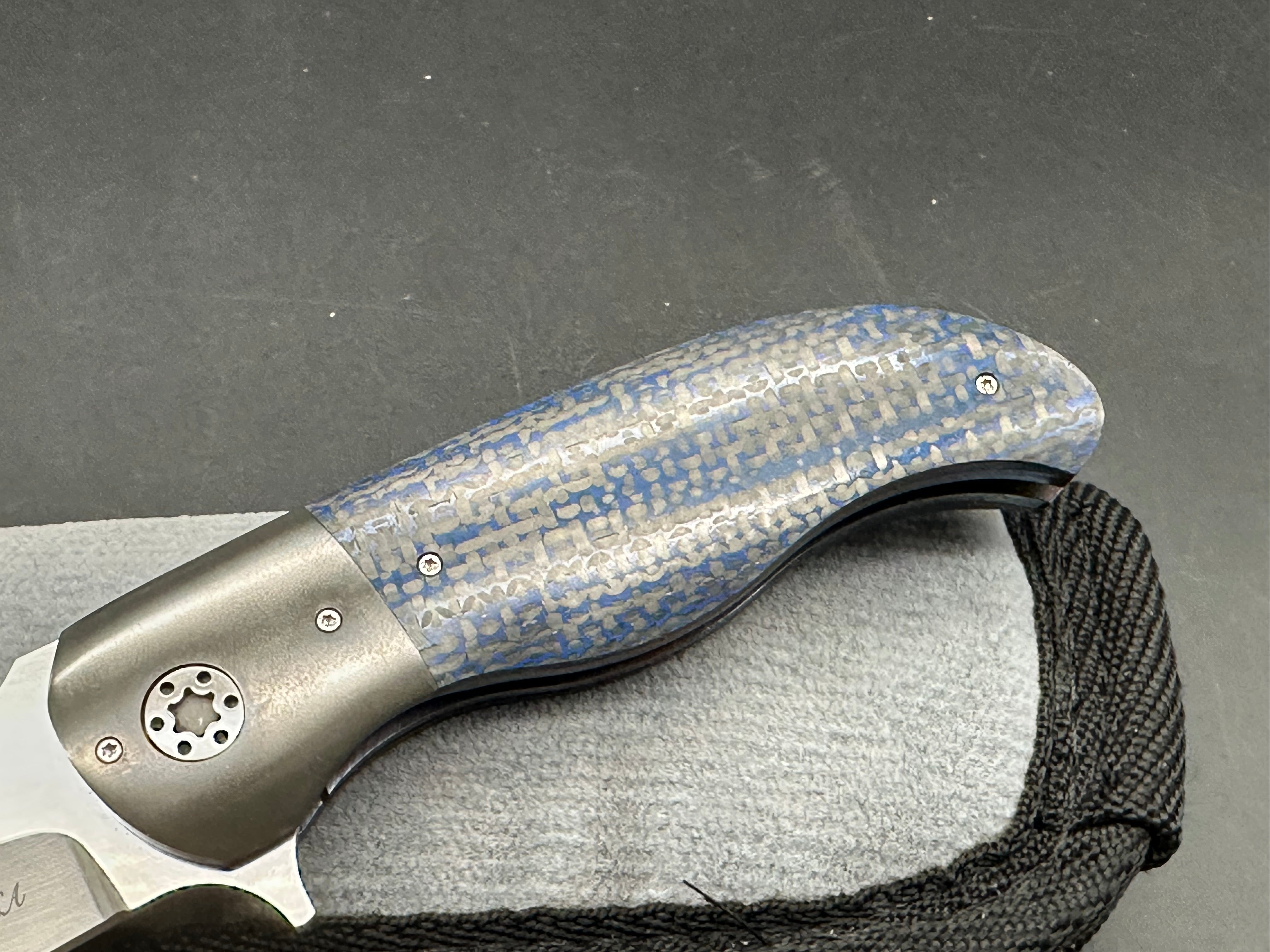 Custom George Muller LL-AA, M690 satin blade, blue lightening strike carbon fiber scales