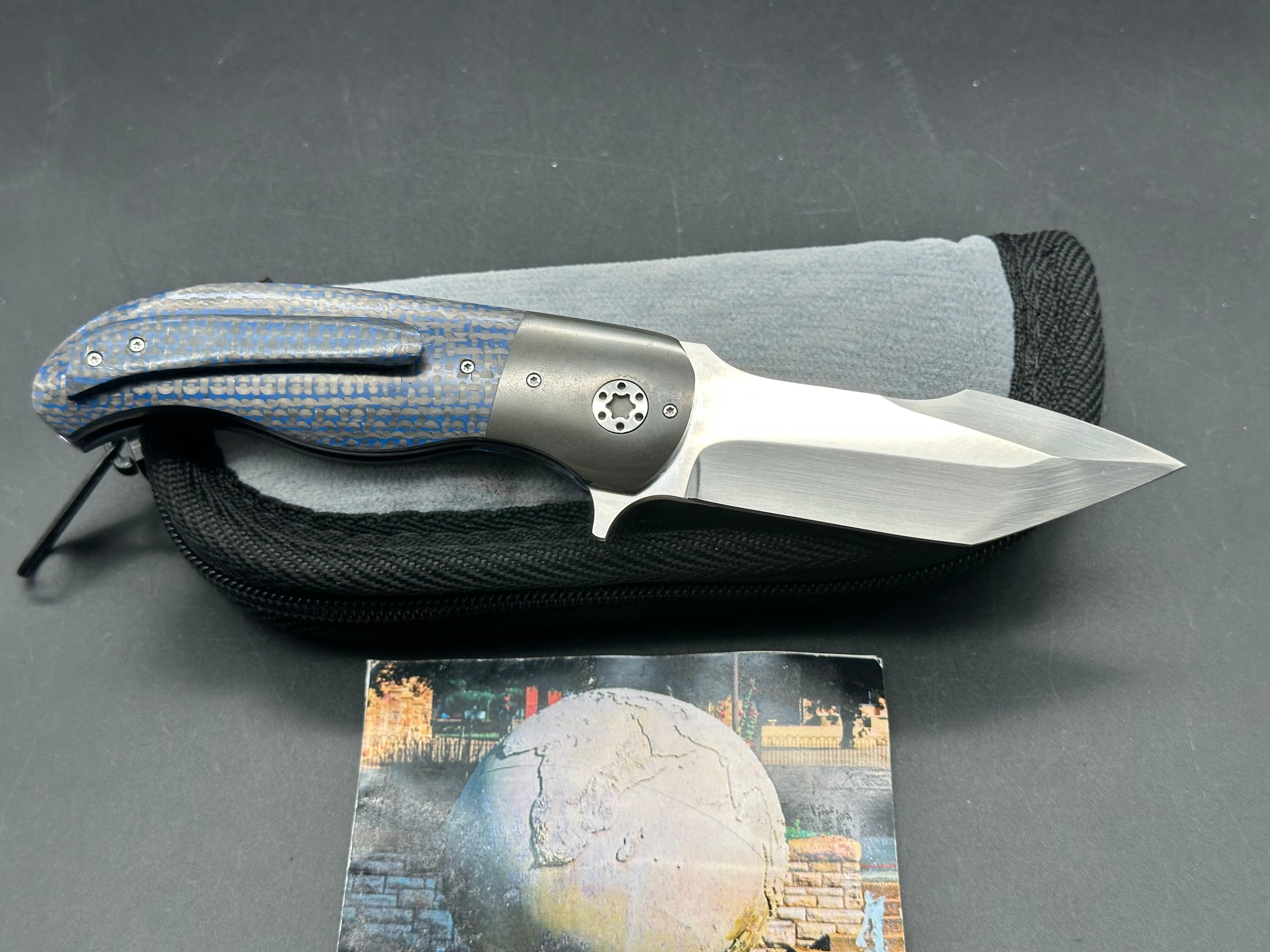 Custom George Muller LL-AA, M690 satin blade, blue lightening strike carbon fiber scales