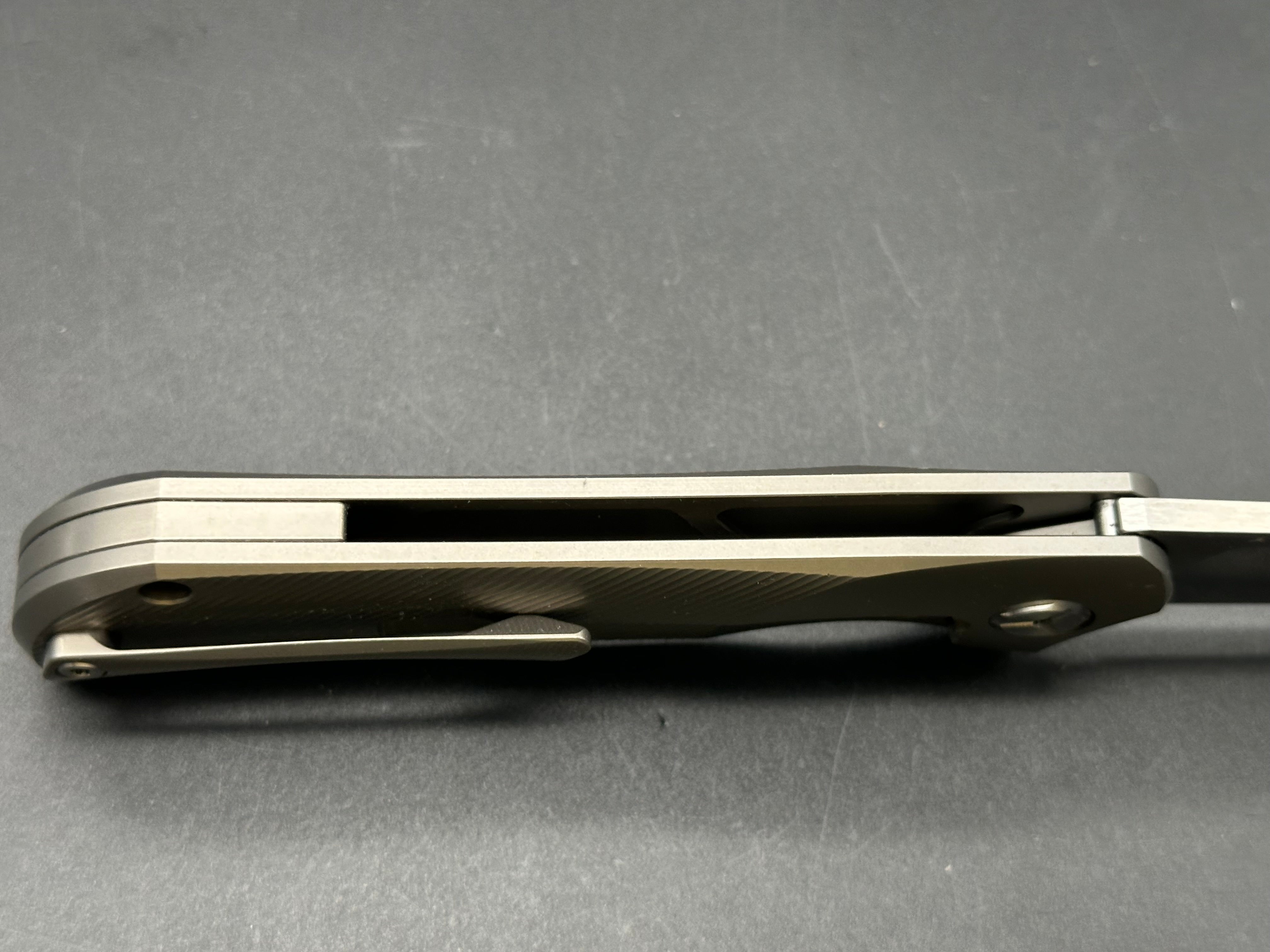 TWOSUN TS190 FOLDING KNIFE GRAY TITANIUM ALLOY HANDLE M390 COBRA PLAIN EDGE