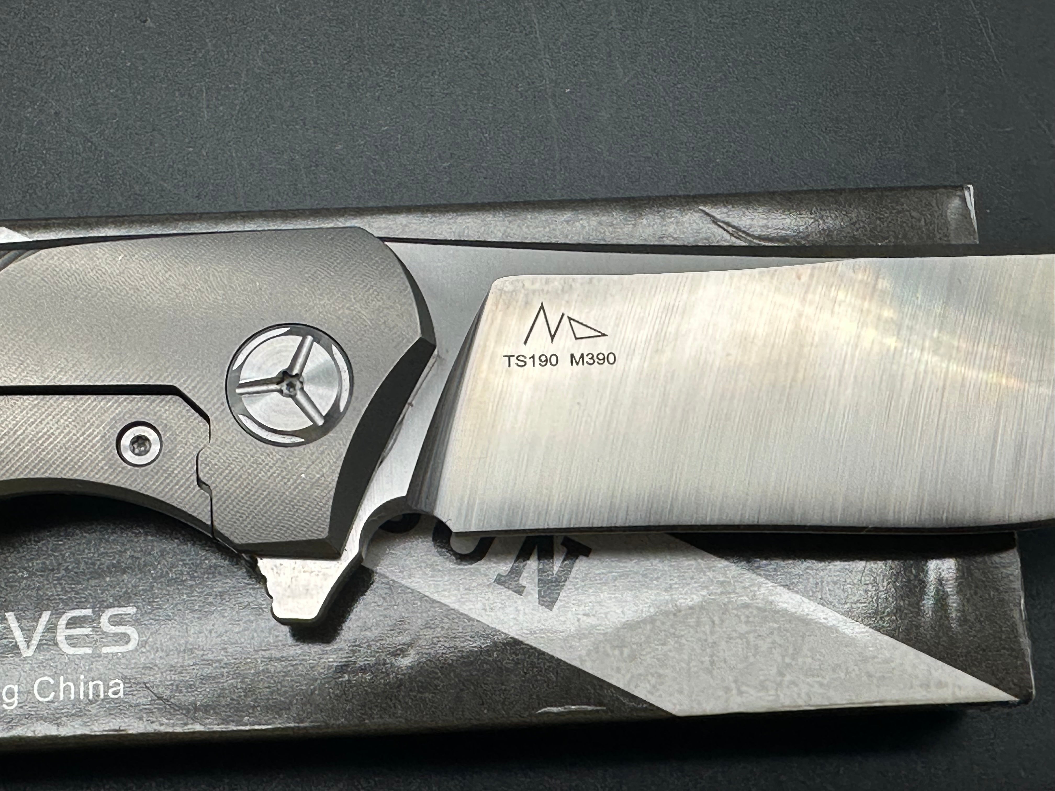 TWOSUN TS190 FOLDING KNIFE GRAY TITANIUM ALLOY HANDLE M390 COBRA PLAIN EDGE