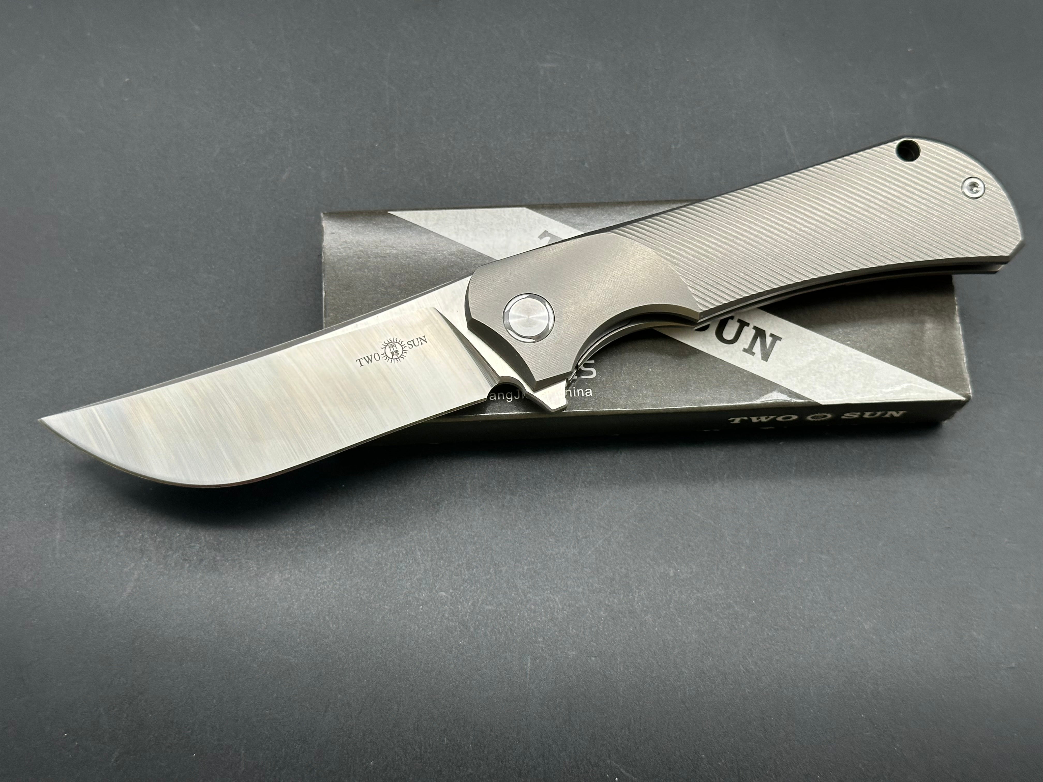 TWOSUN TS190 FOLDING KNIFE GRAY TITANIUM ALLOY HANDLE M390 COBRA PLAIN EDGE