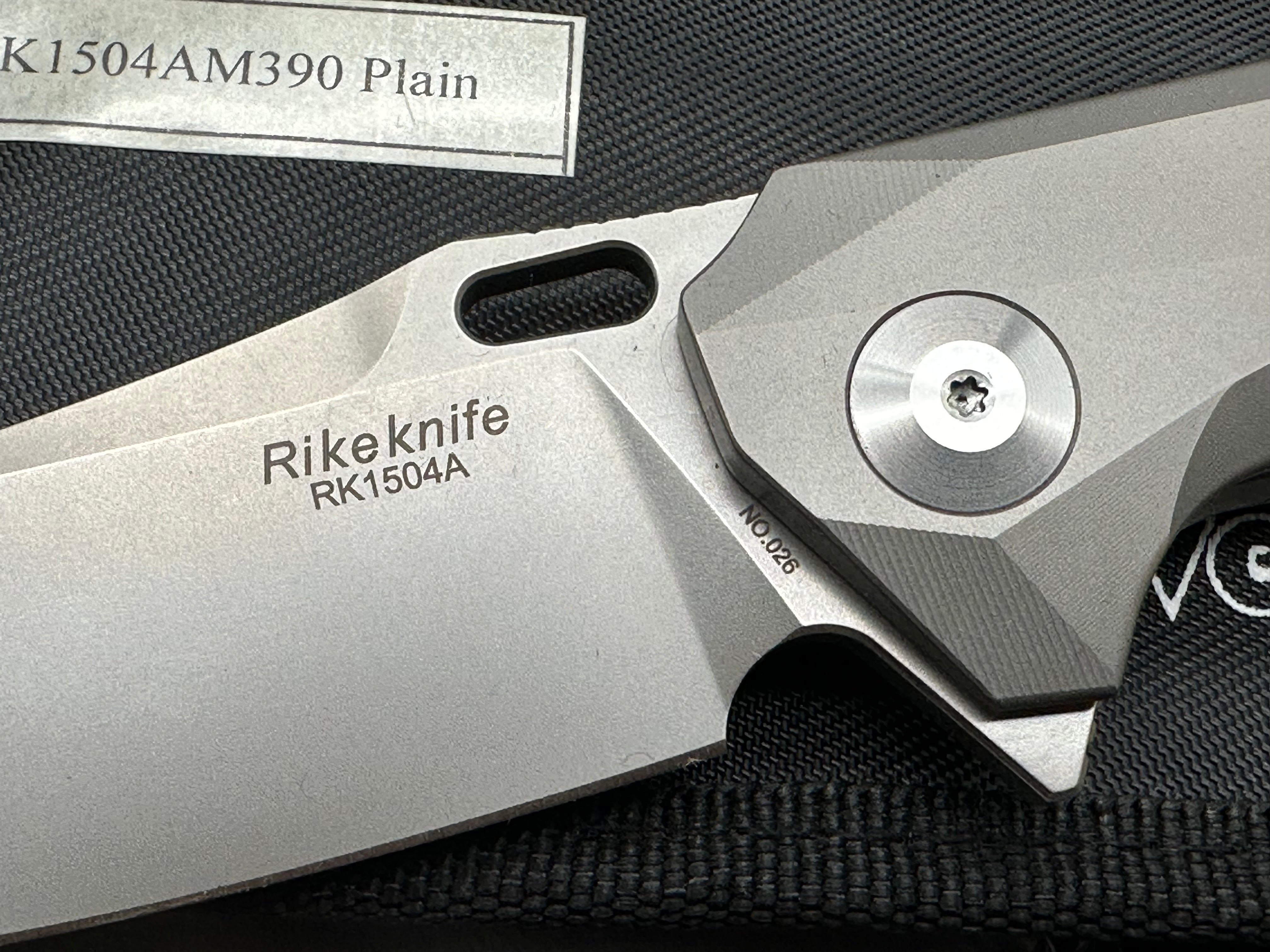 Rike Knives 1504A, M390 blade, titanium handle