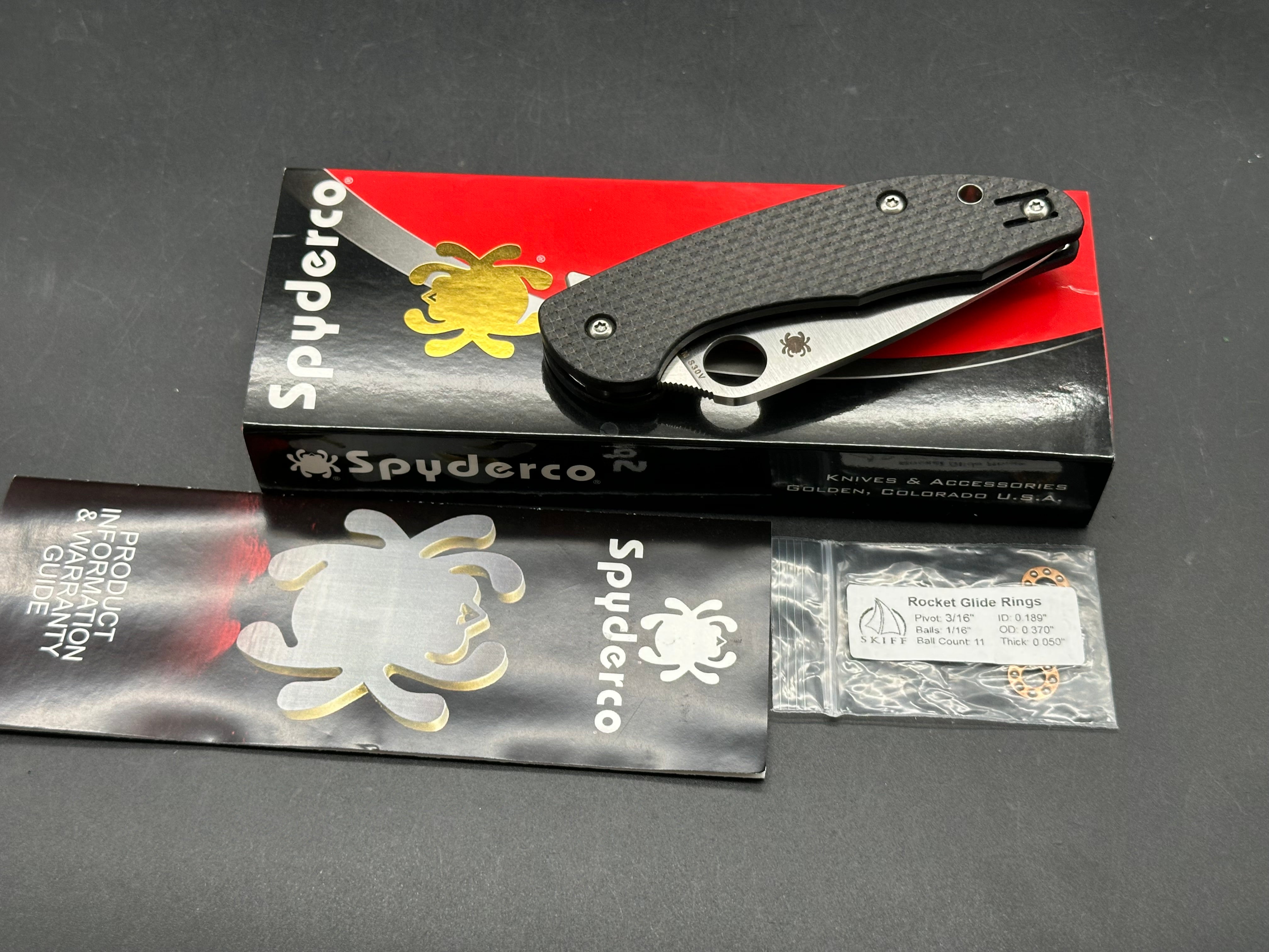 Spyderco Mantra 3 3.17" CPM S30V Satin Blade with Carbon FIber-G10 Laminated Scales with Skiff Bearings