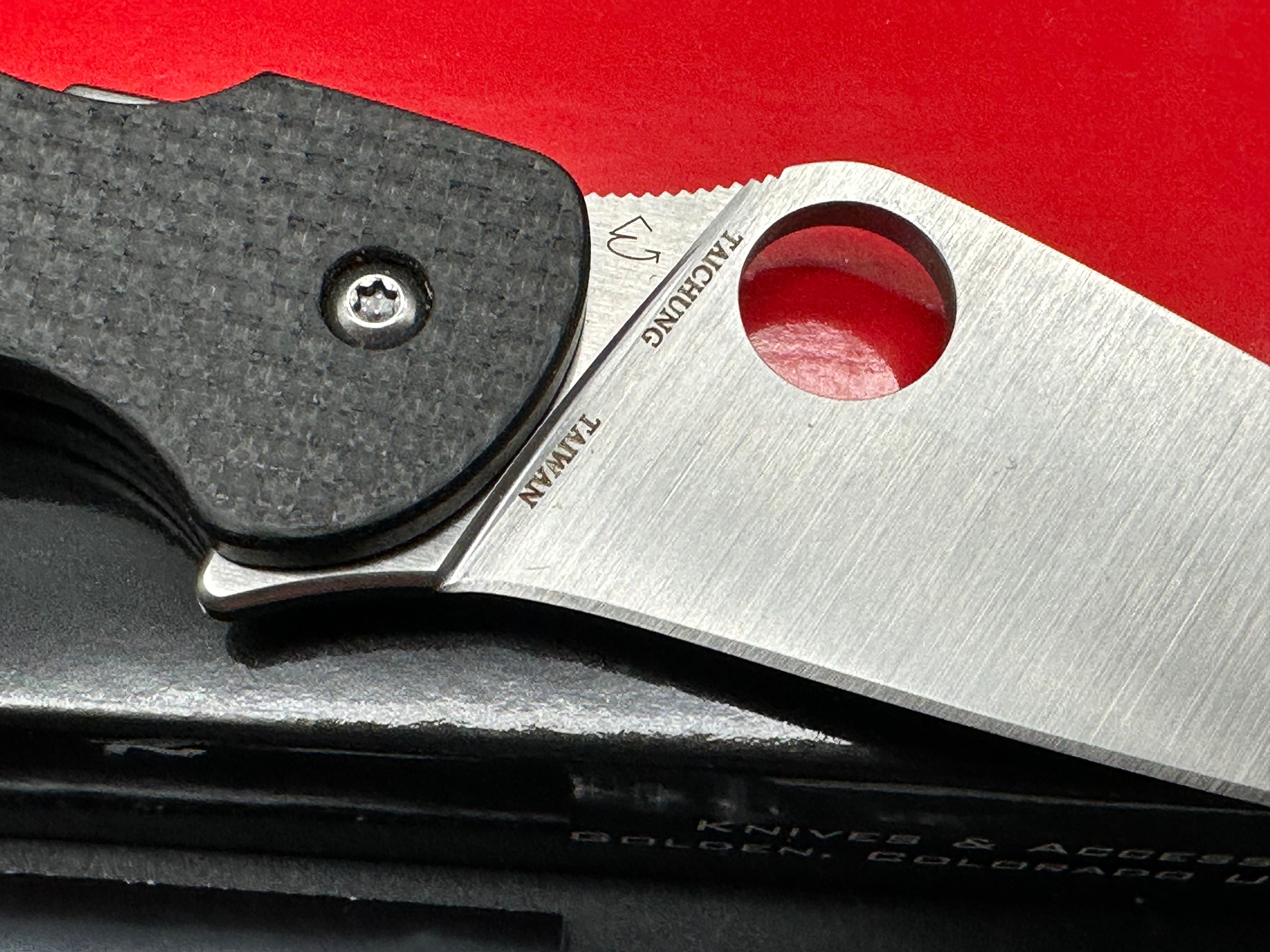 Spyderco Mantra 3 3.17" CPM S30V Satin Blade with Carbon FIber-G10 Laminated Scales with Skiff Bearings