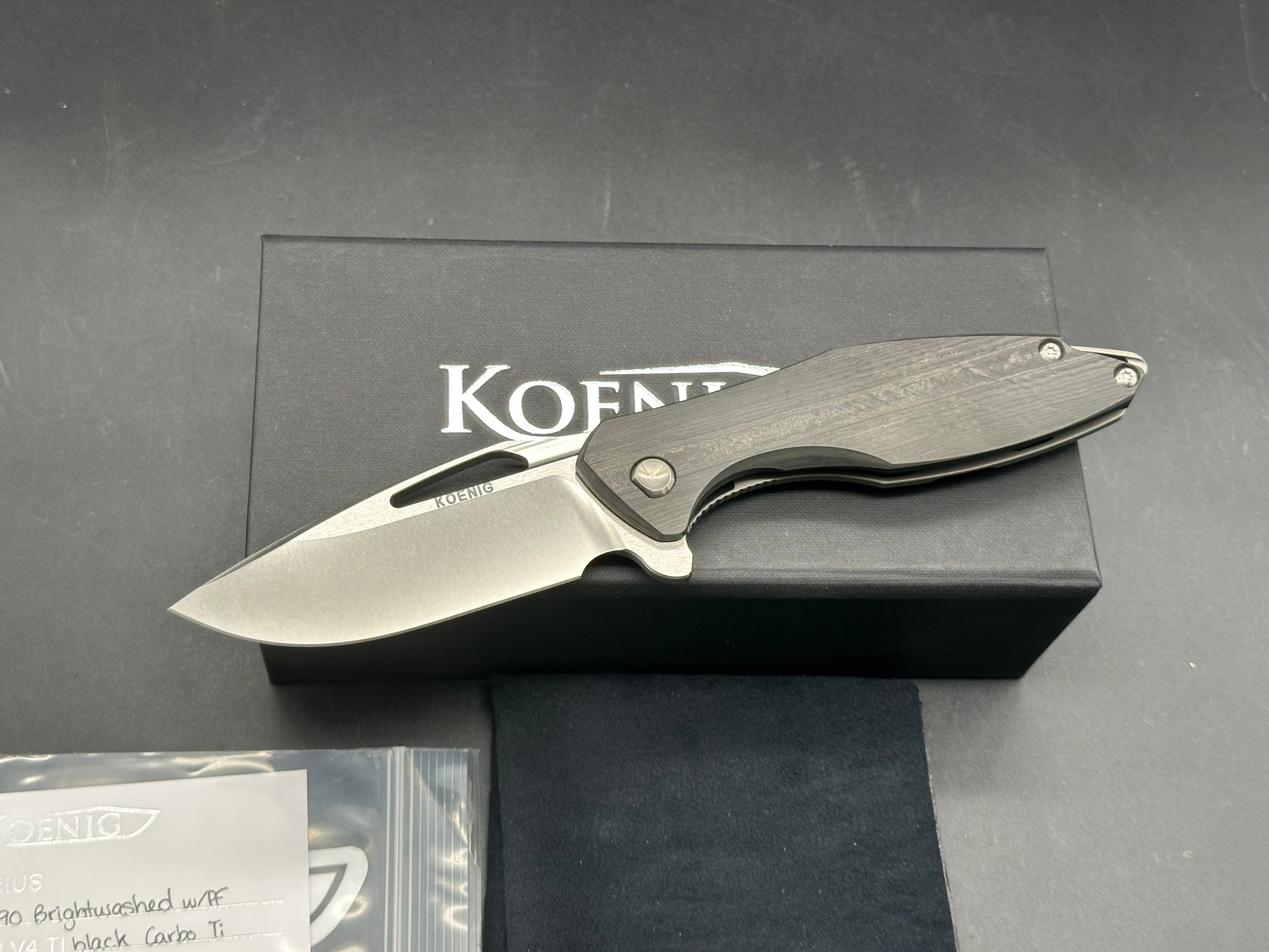 Koenig Arius Flipper M390 Brightwashed Blade w/Polished Flats, Black Carbo Ti Show Side w/Bead Blasted Ti Lock Side