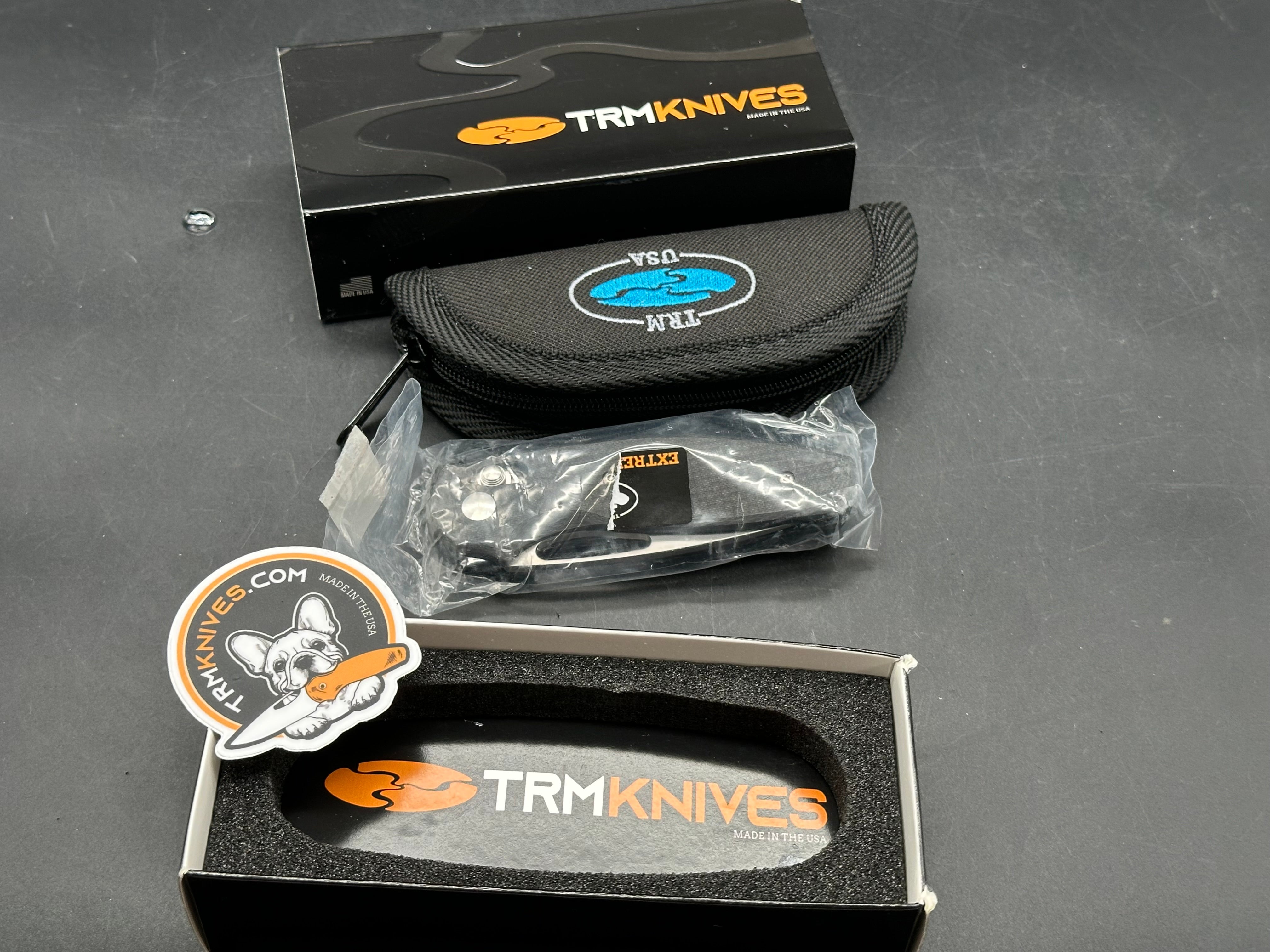 Three Rivers Mfg. TRM Bulldog-Rev B, 3" MagnaCut Bead Blasted Blade with Flat Textured Carbon Fiber Scales
