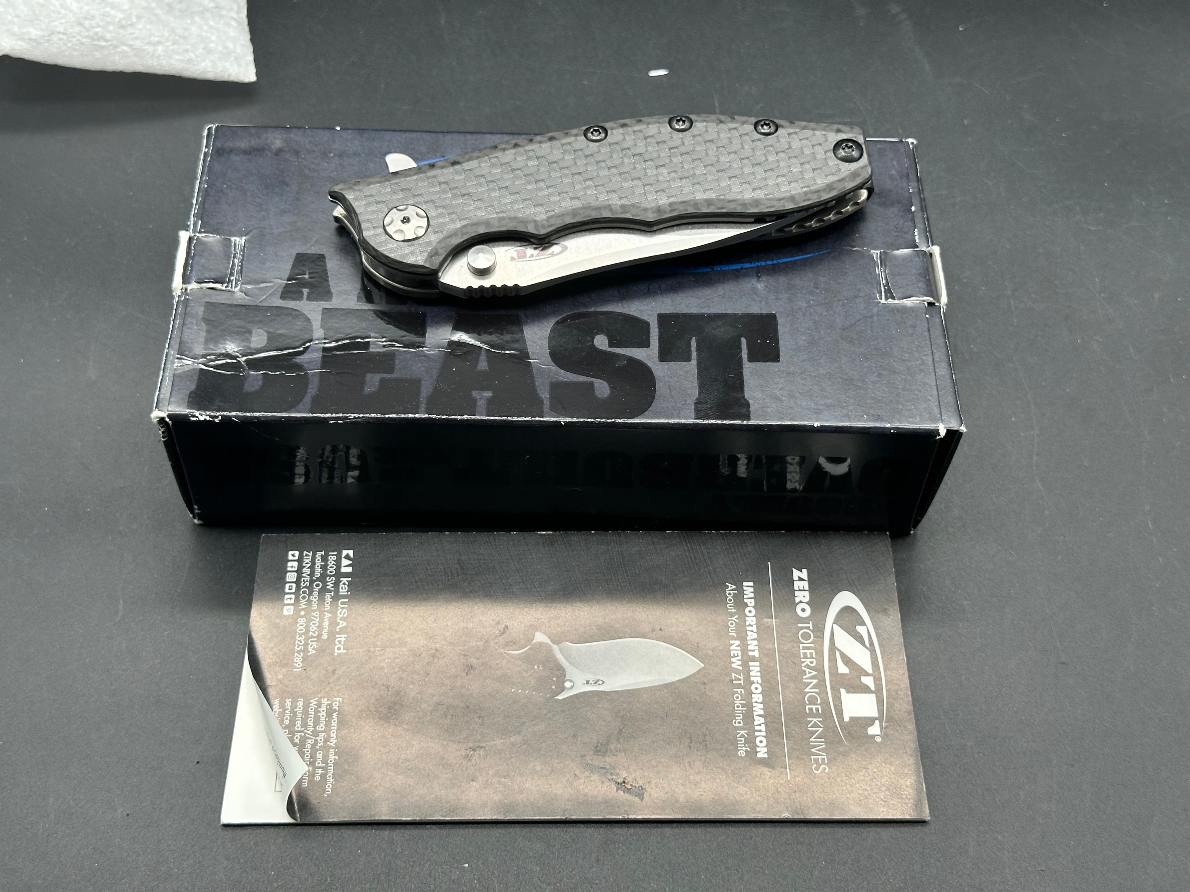 Zero Tolerance Sinkevich 0562, S35VN blade stonewash, carbon fiber handle