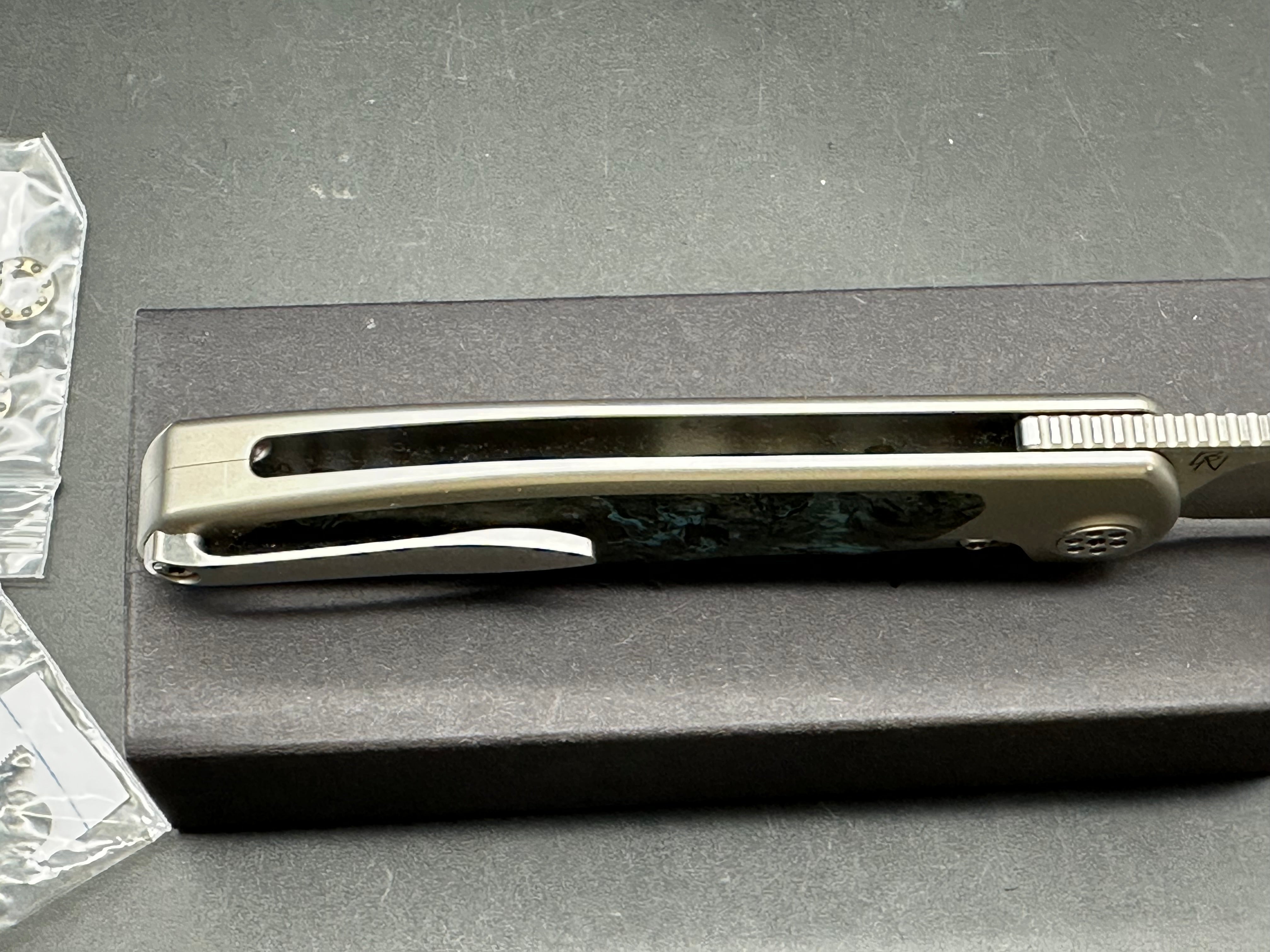 Sharp by Design, Mini Tempest, drop point, blue fat carbon, Skiff bearings