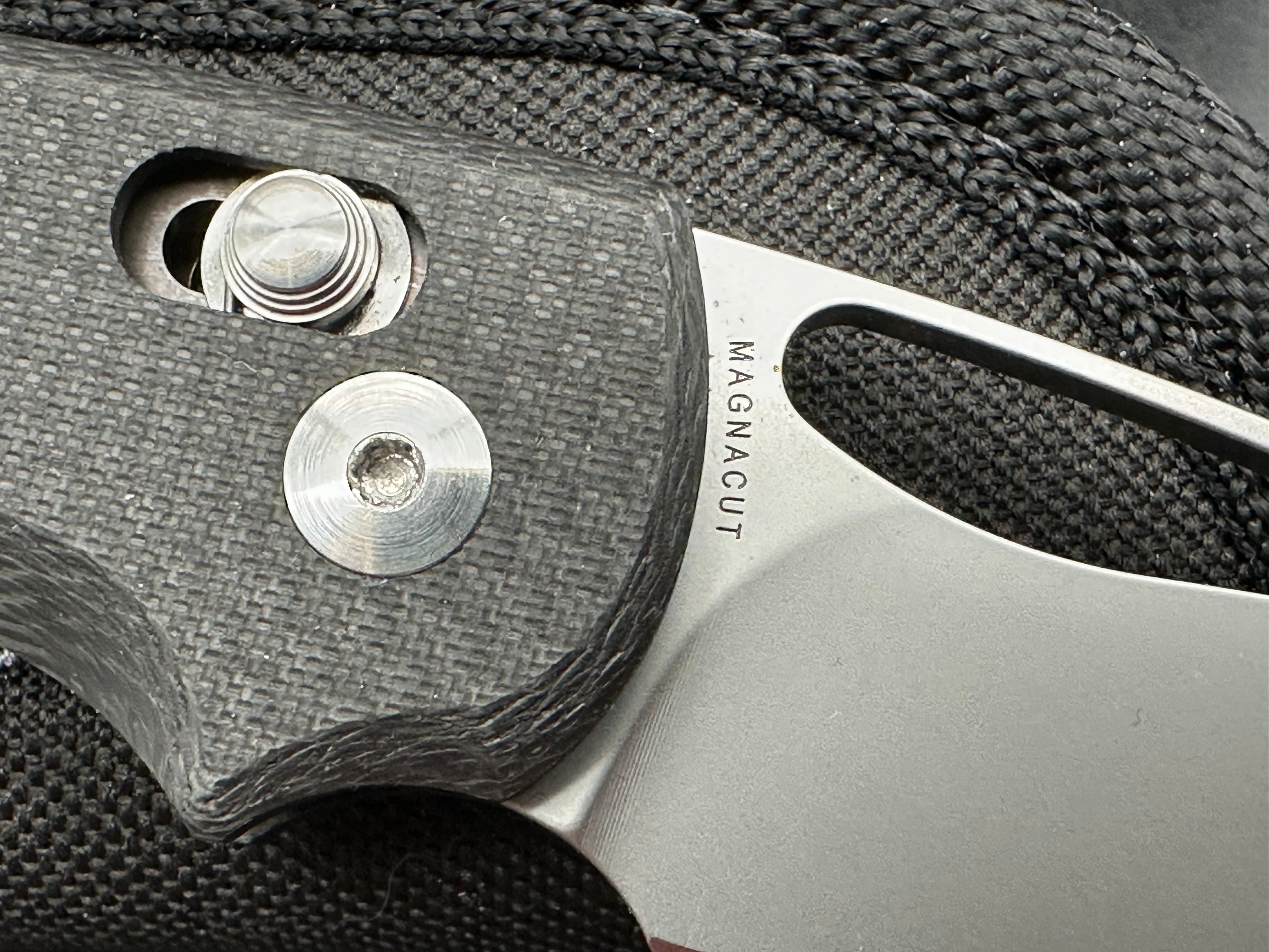 Three Rivers Mfg. TRM Bulldog-Rev B, 3" MagnaCut Bead Blasted Blade with Flat Textured Carbon Fiber Scales