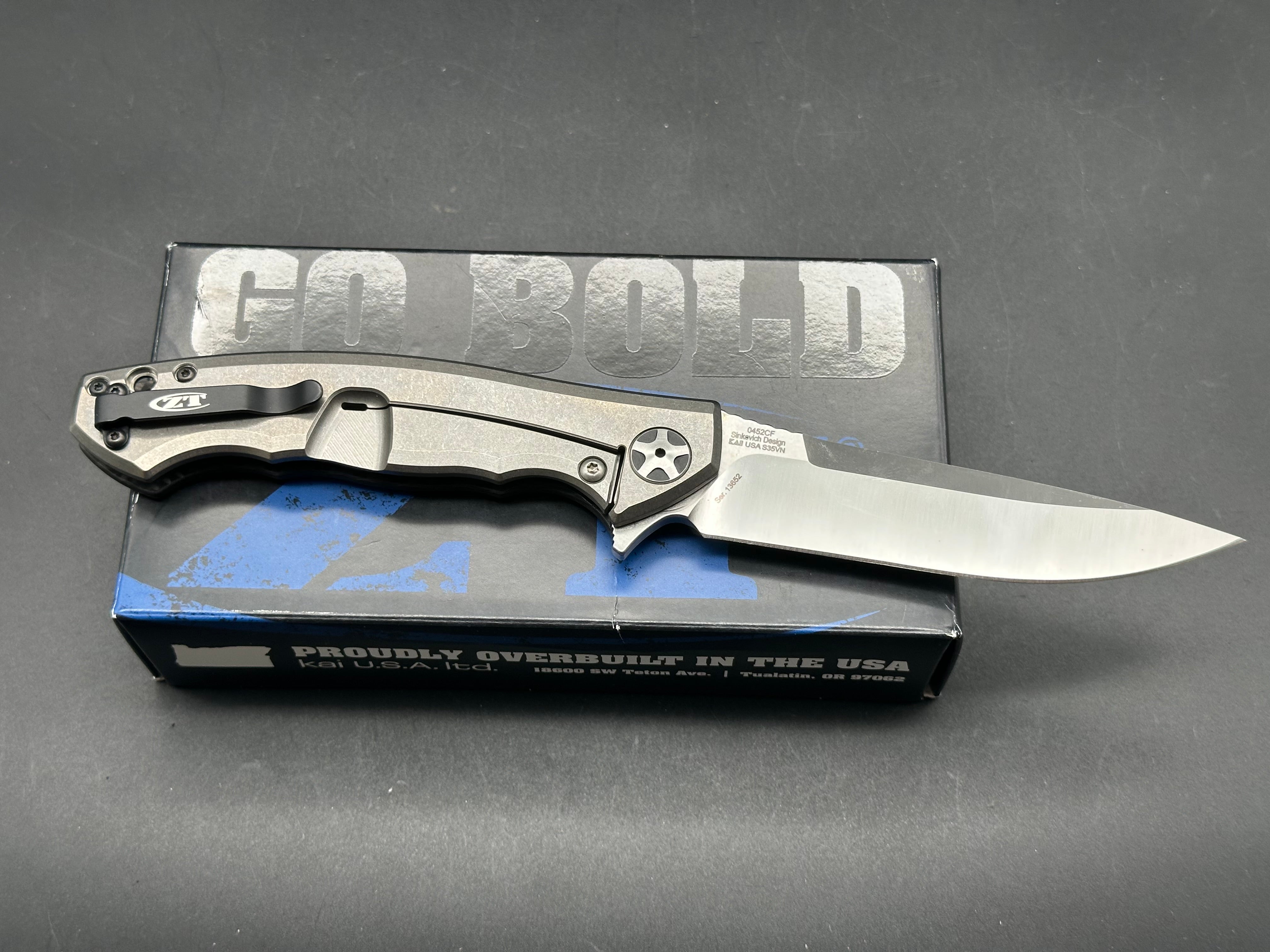 Zero Tolerance Sinkevich 0452, S35VN blade satin tumbled, carbon fiber handle
