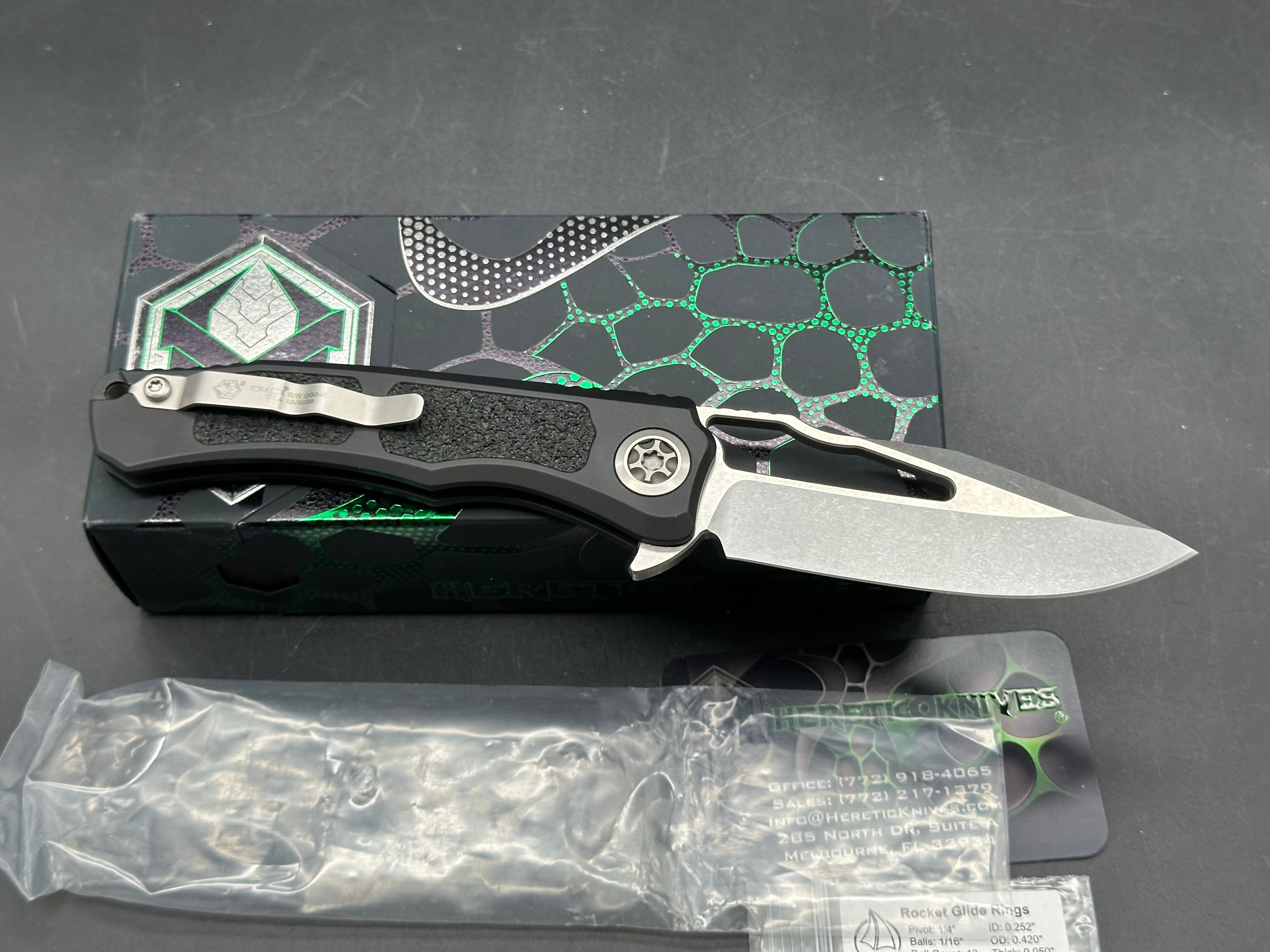 Heretic Wraith V4 Manual, 3.625" MagnaCut Stonewash Blade with Black Gripped Aluminun Scales