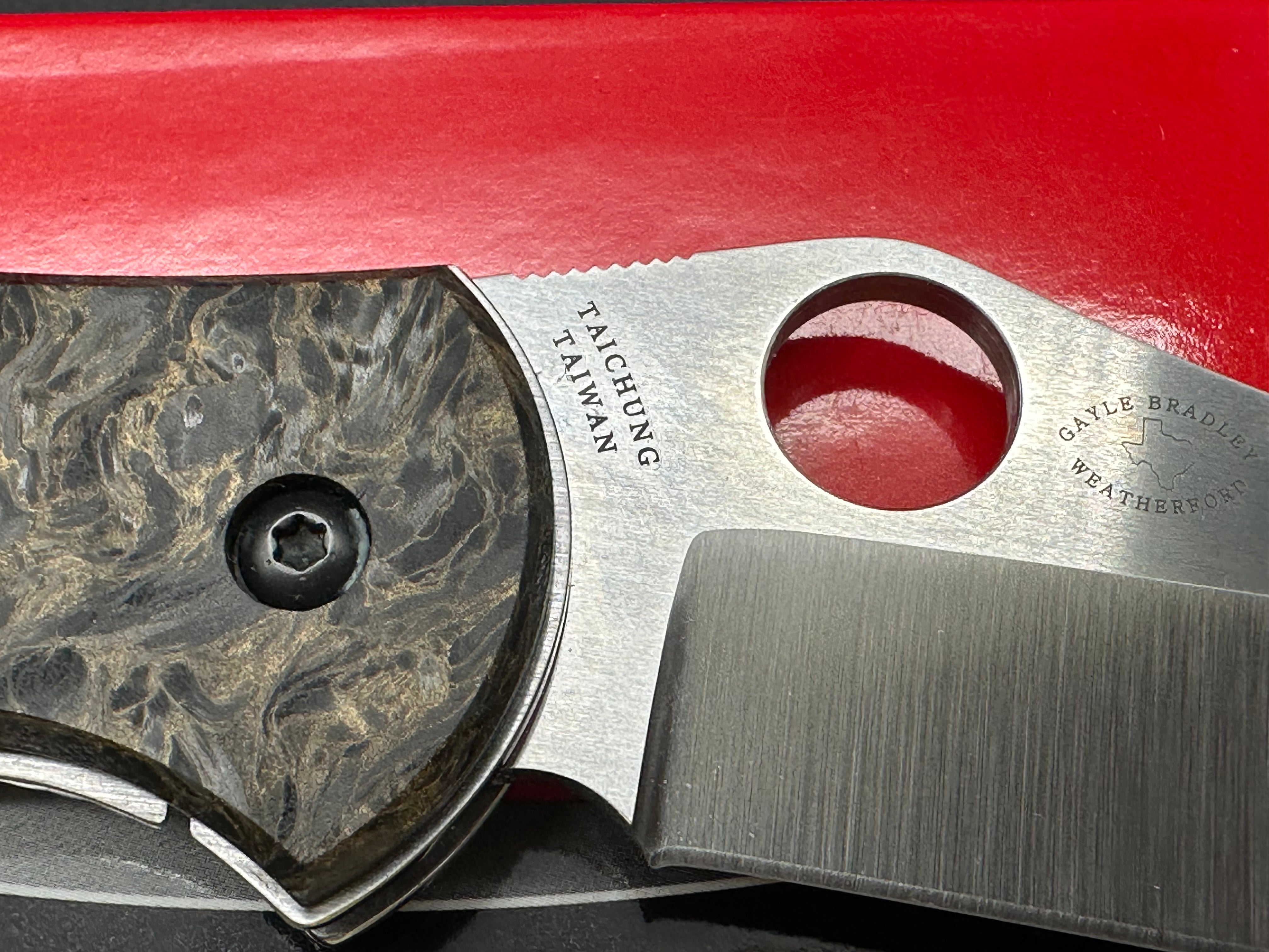 Spyderco Gail Bradley 2, gold dark matter scales Plus original scales