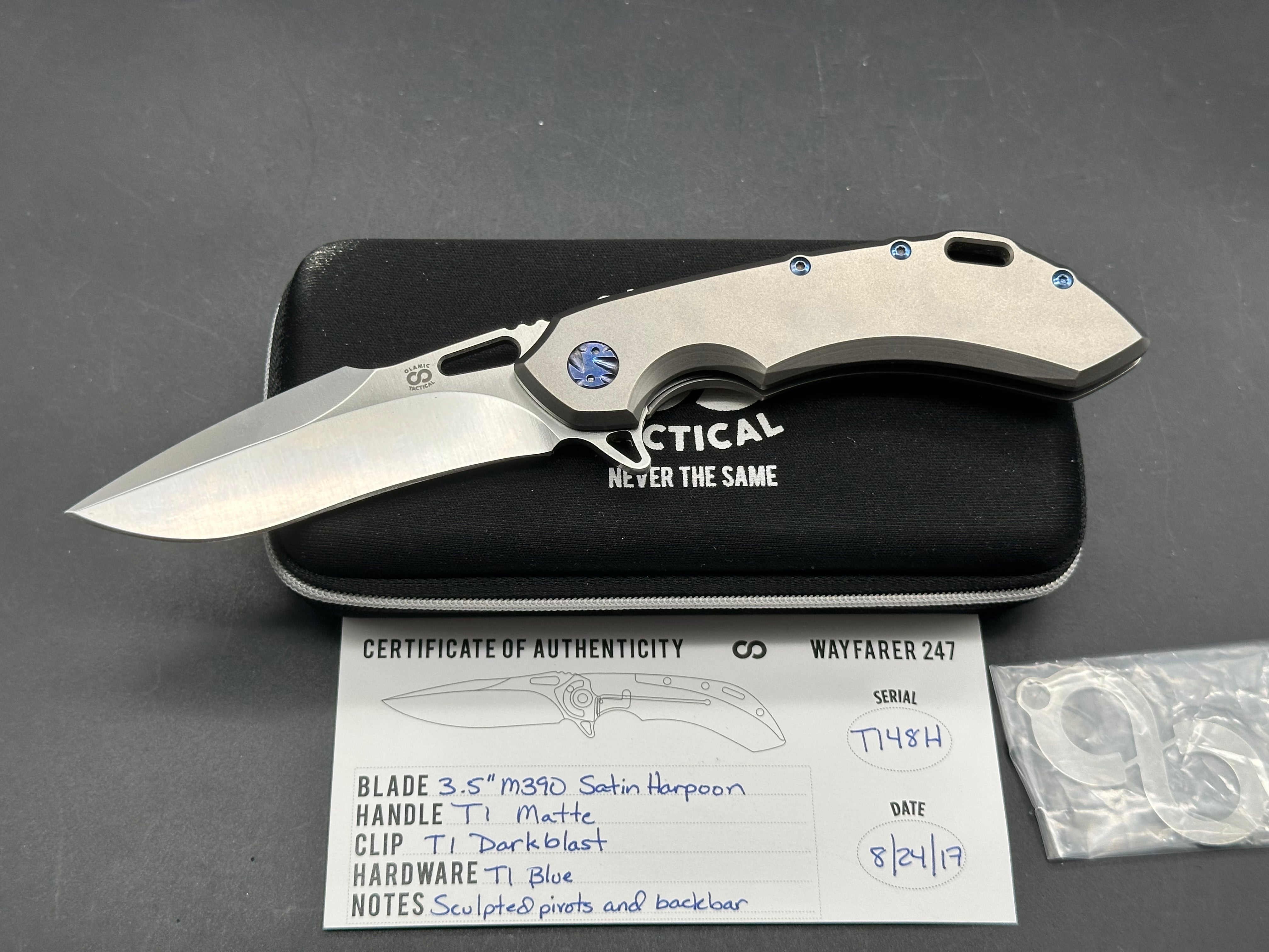 Olamic Wayfarer, M390 satin blade, matte titanium handle