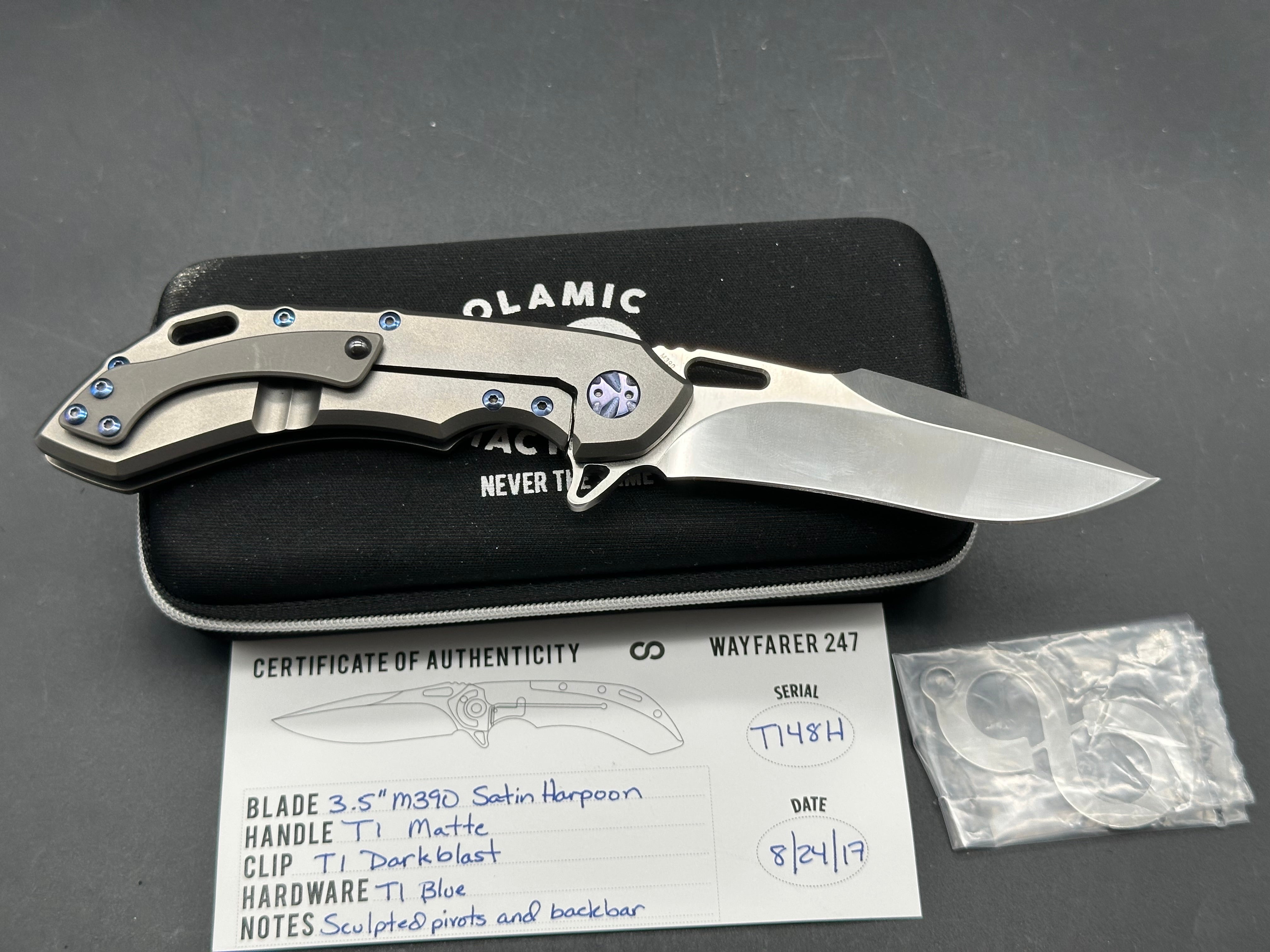 Olamic Wayfarer, M390 satin blade, matte titanium handle