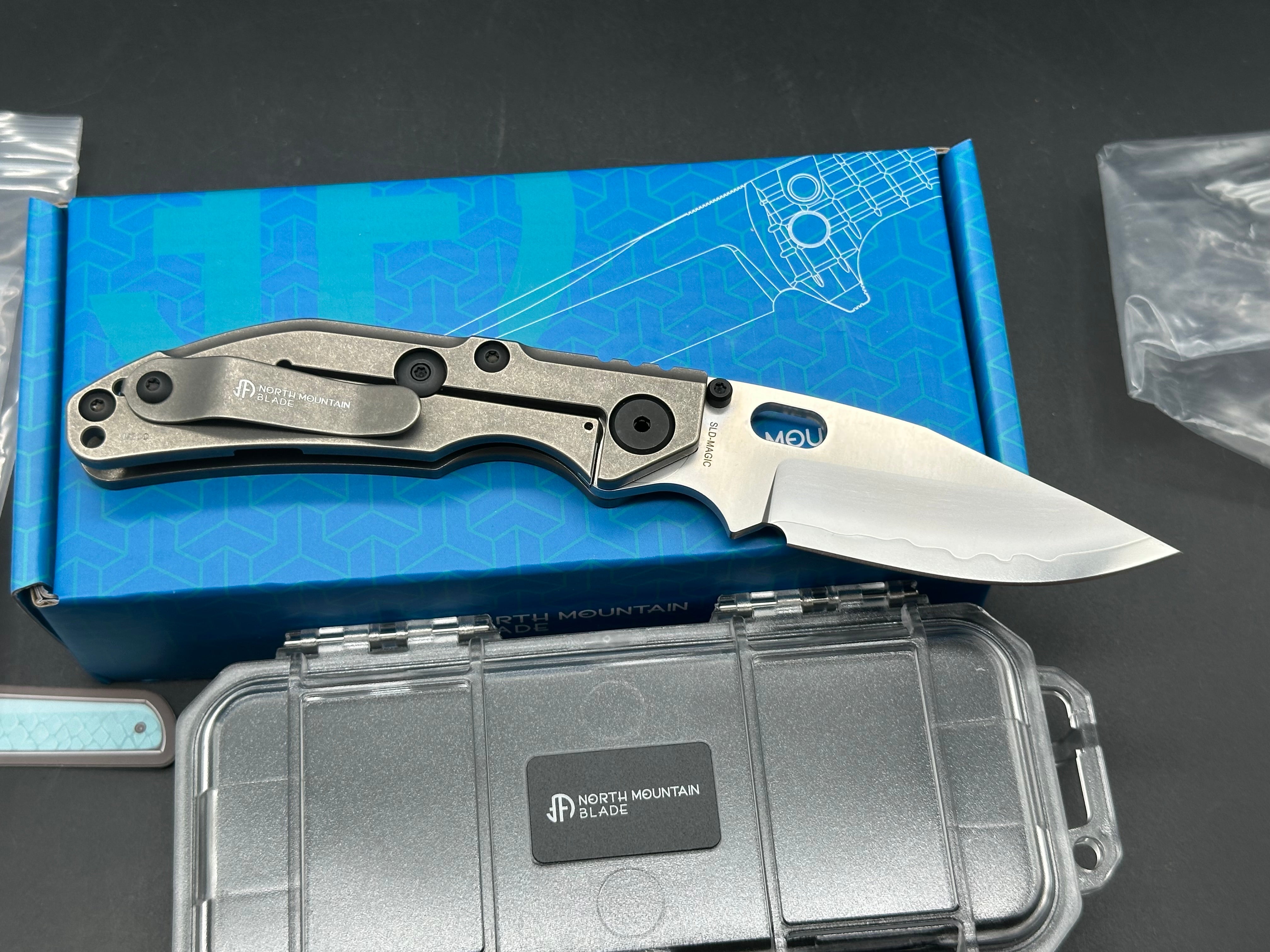 North Mountain Blade BBNM 2521 Ti Bowie, SLD-Magic Blade