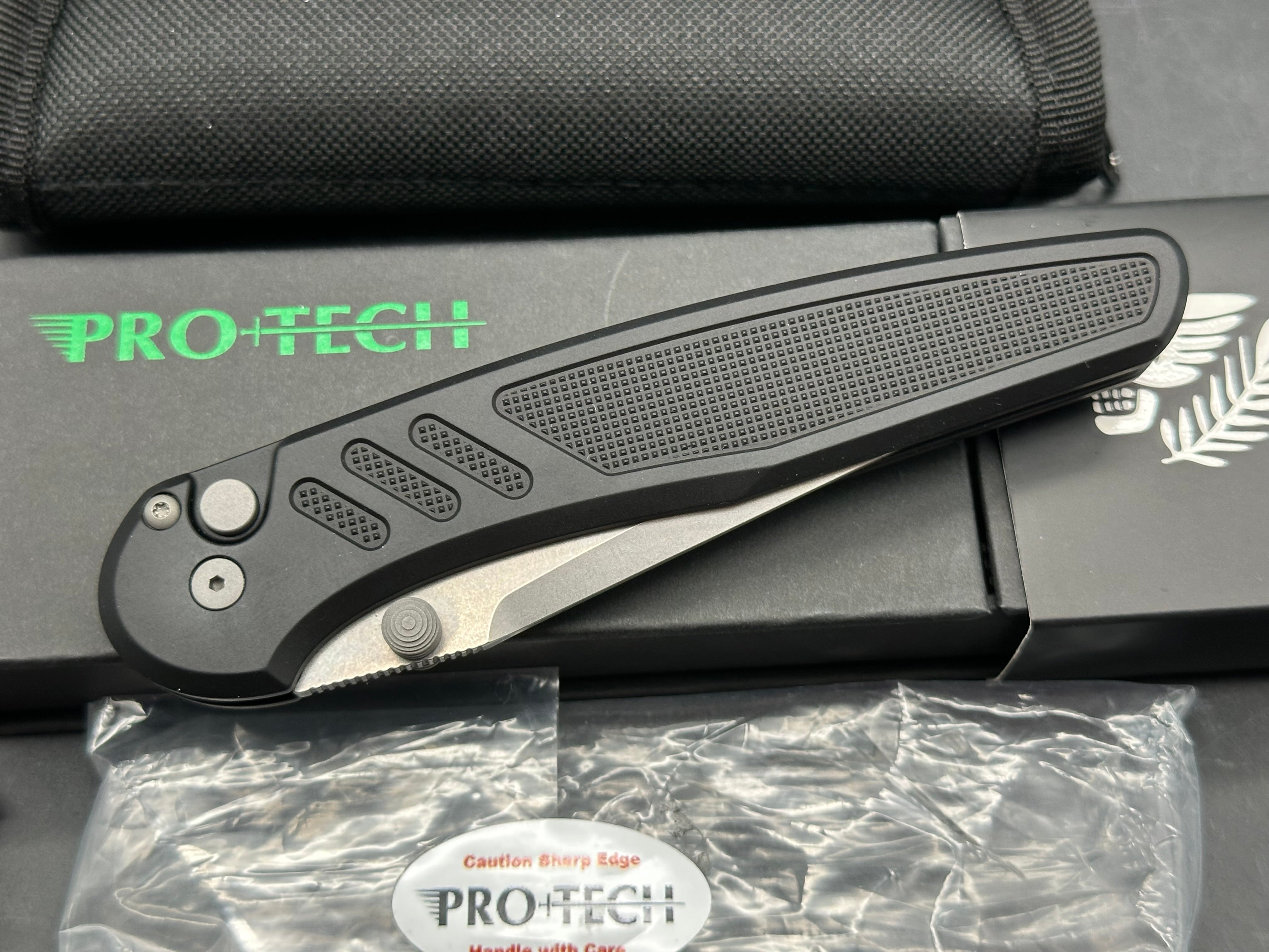 ProTech Avalon, 4" MagnaCut Stonewash Blade with Black Anodized Smooth 6061 Aluminum Scales