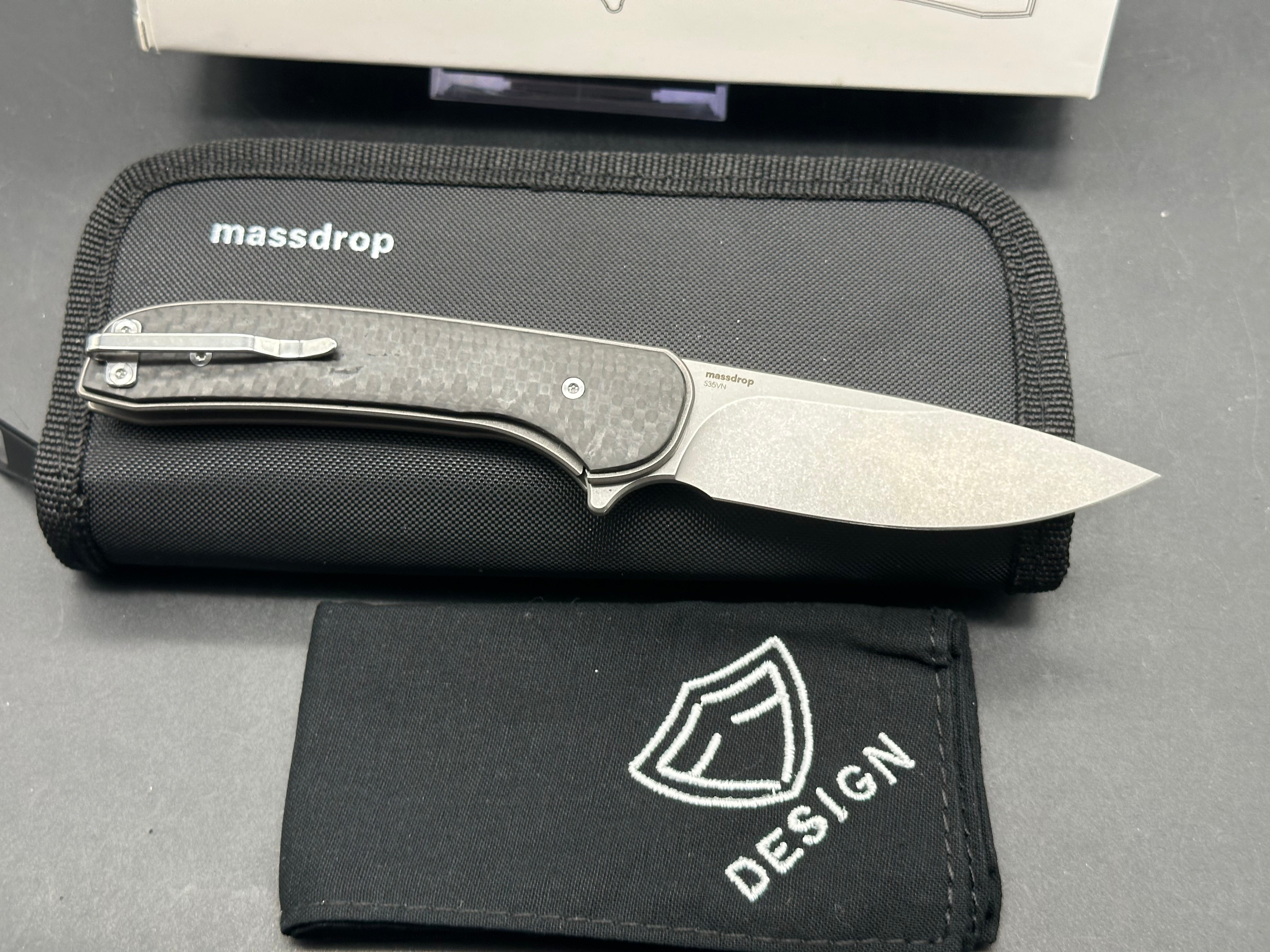 Massdrop Ferrum Forge Gent, S35VN stonewash blade, carbon fiber handle