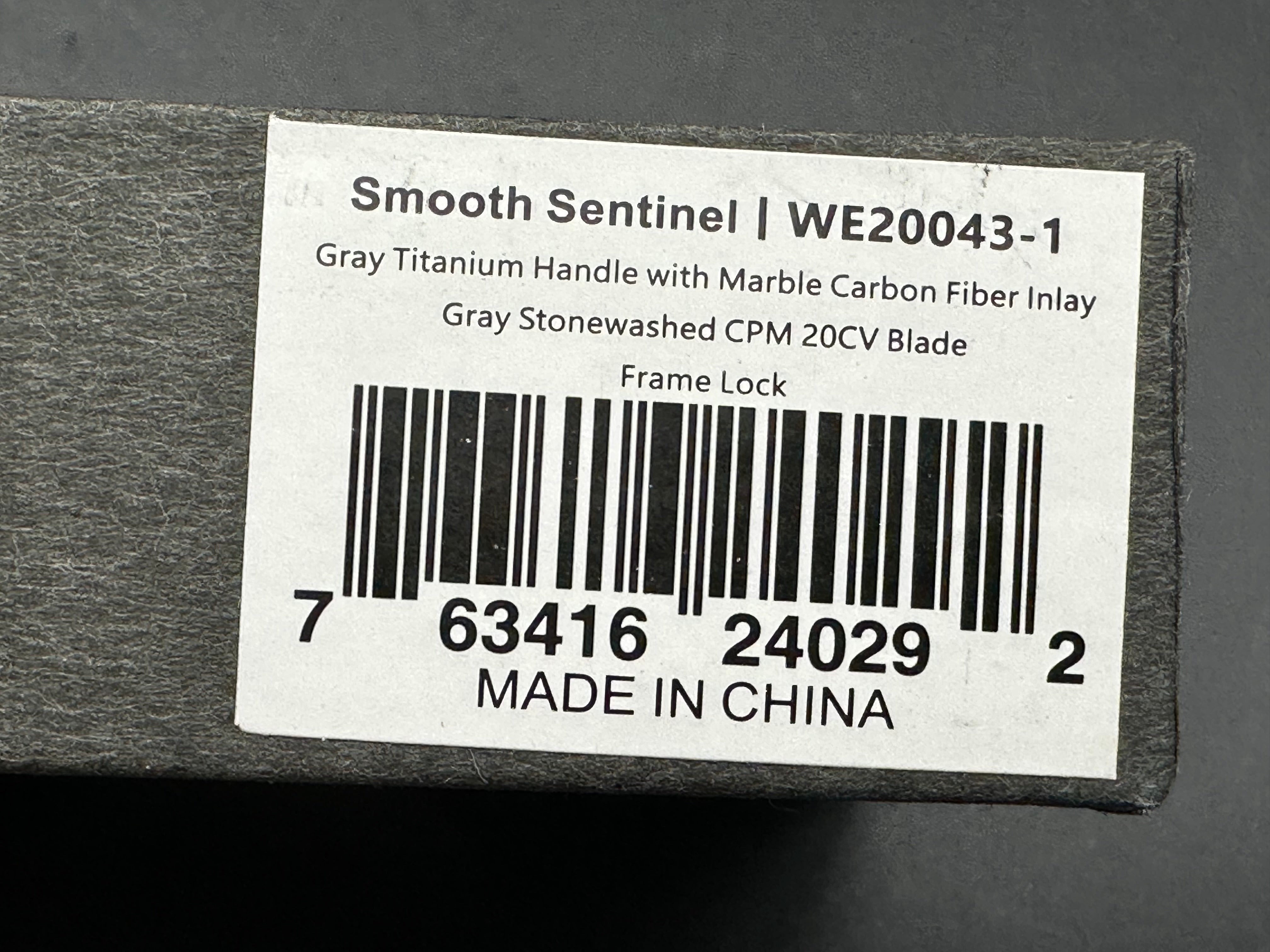 We Knives Smooth Sentinel, 20CV blade, titanium carbon fiber handle