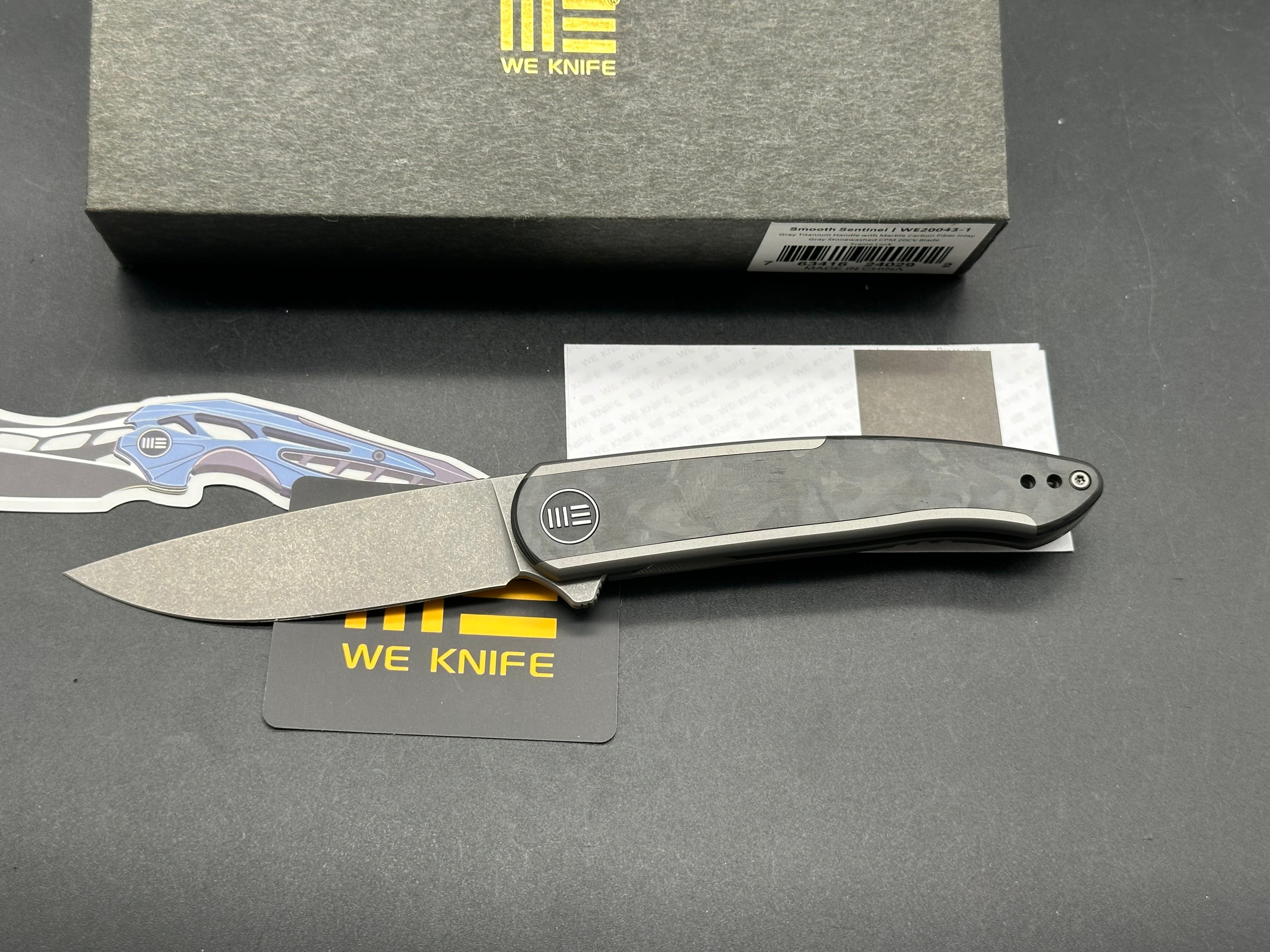We Knives Smooth Sentinel, 20CV blade, titanium carbon fiber handle