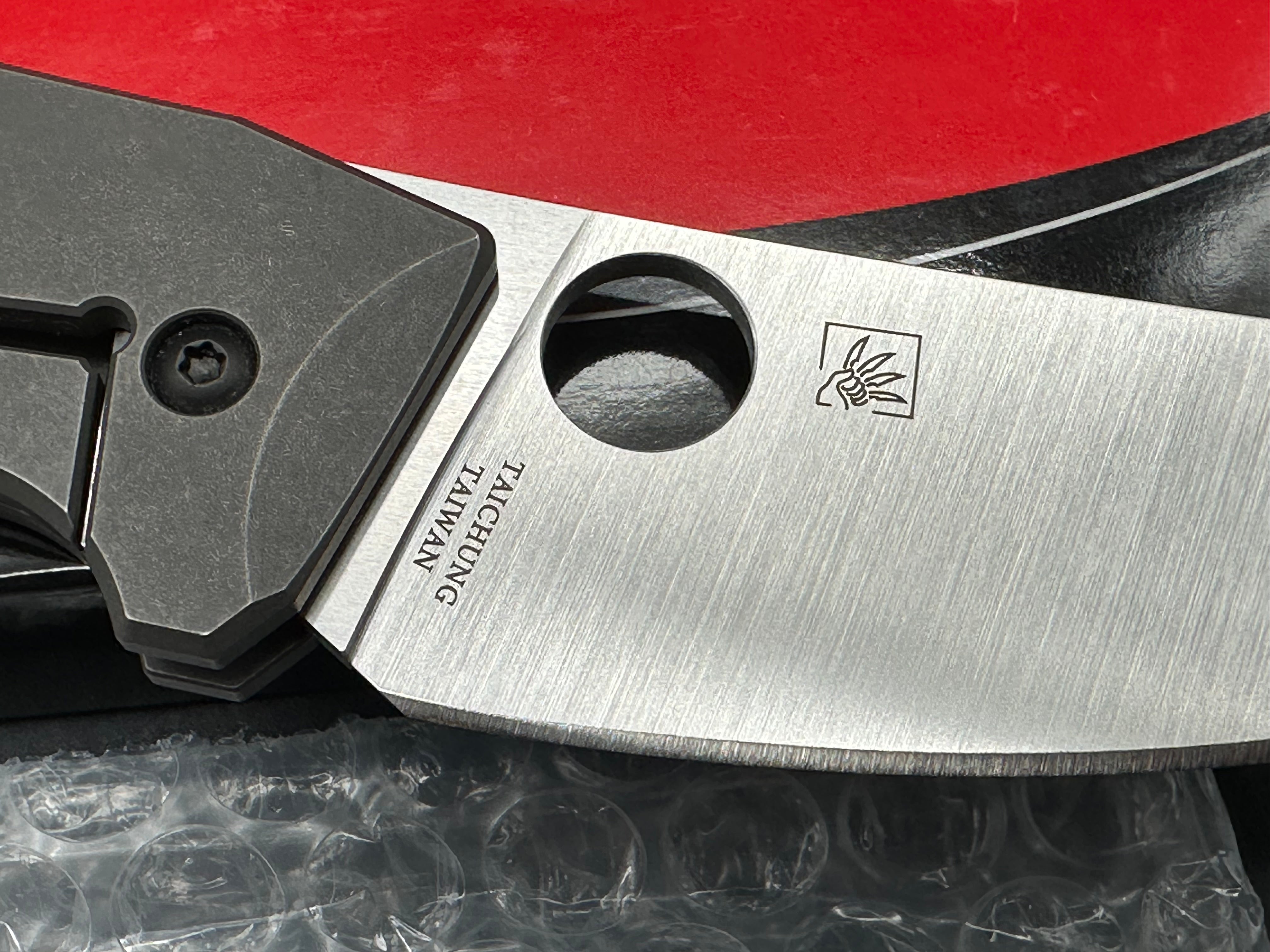 Spyderco SpydieChef CQI (C211TIP), Belt Satin LC200N Blade, Dark Stonewashed Ti Handles