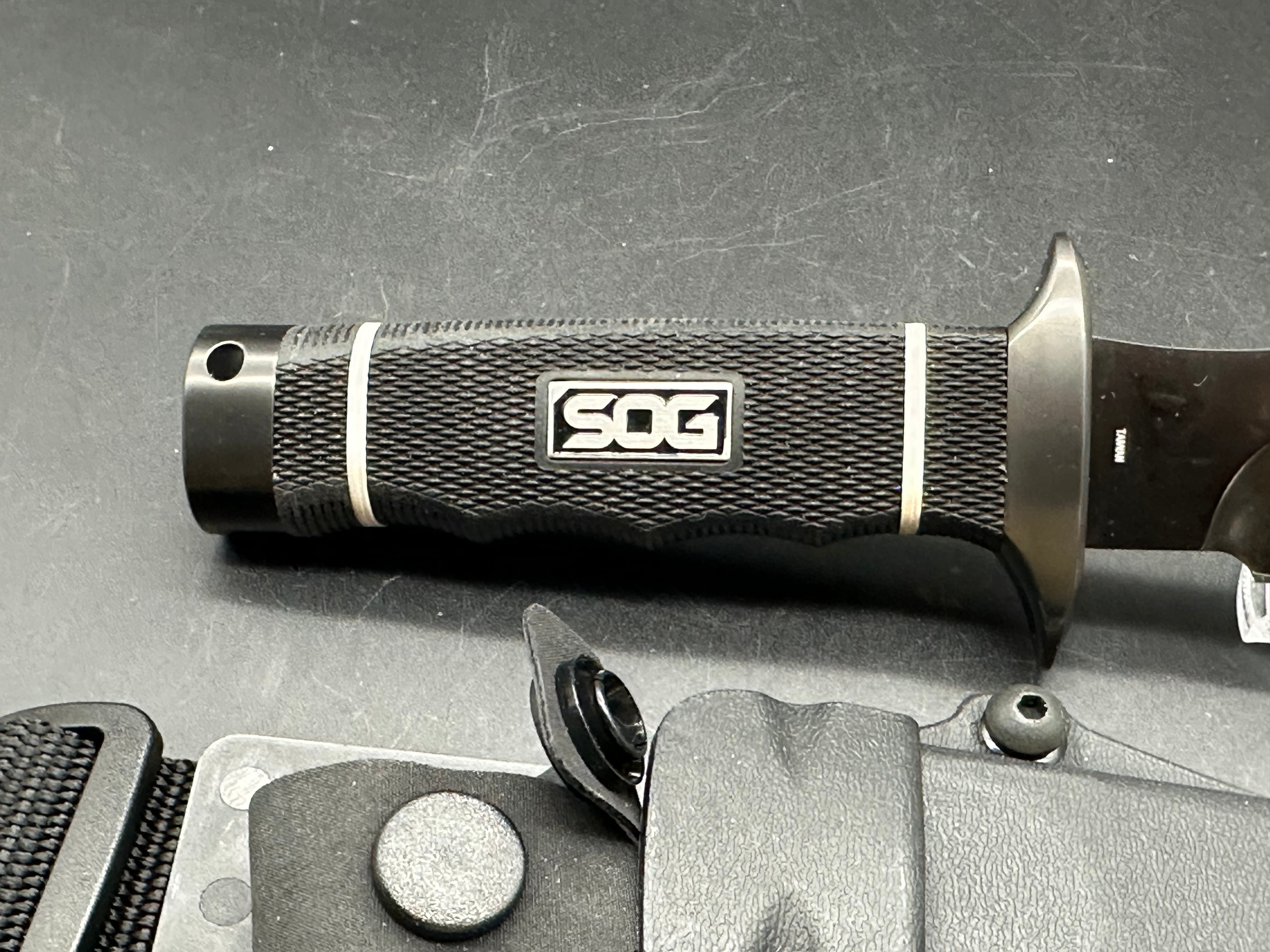 SOG Tech Bowie Fixed blade knife
