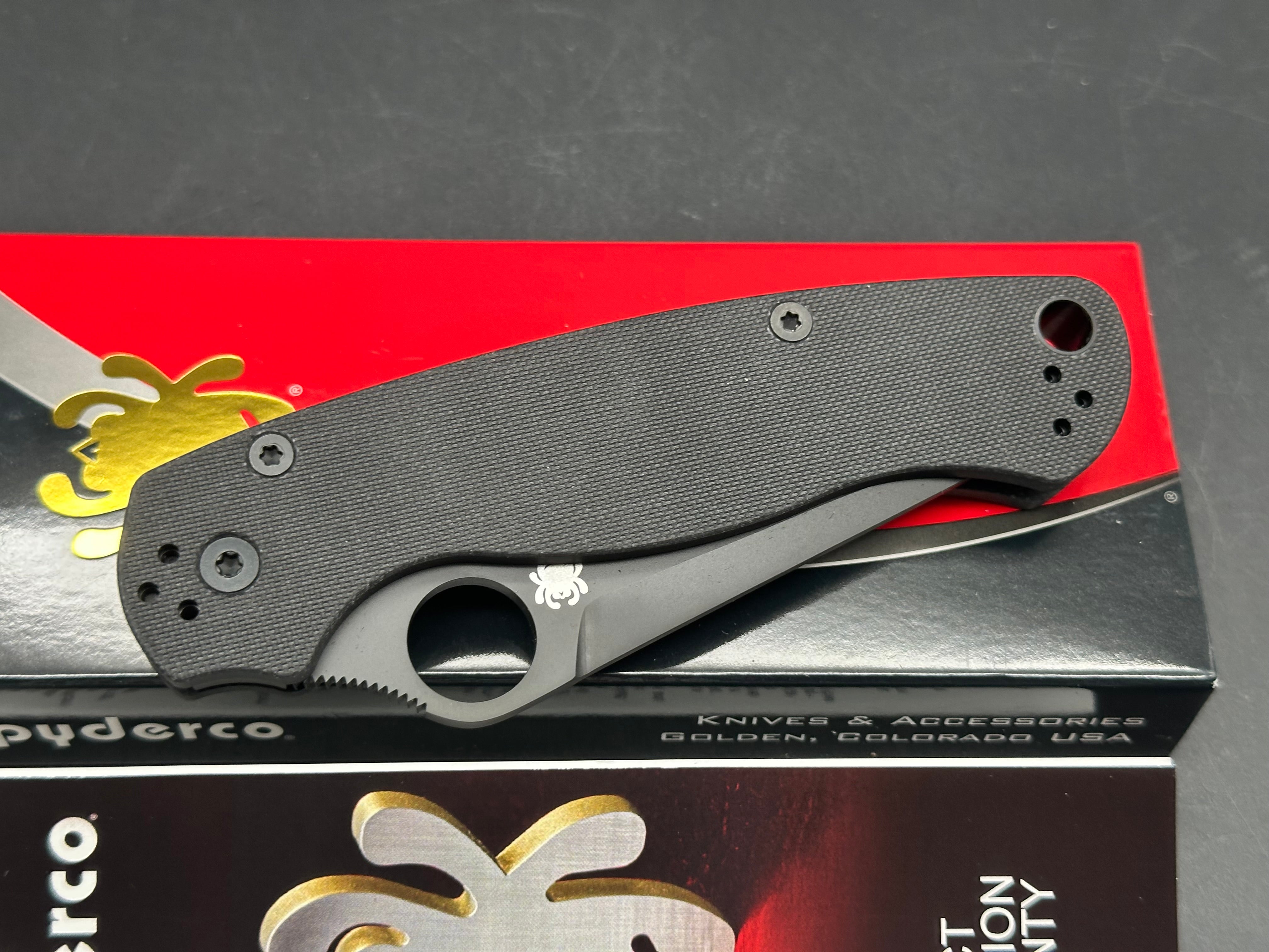 Spyderco Paramilitary 2 tanto M4 black blade and black G10 handle
