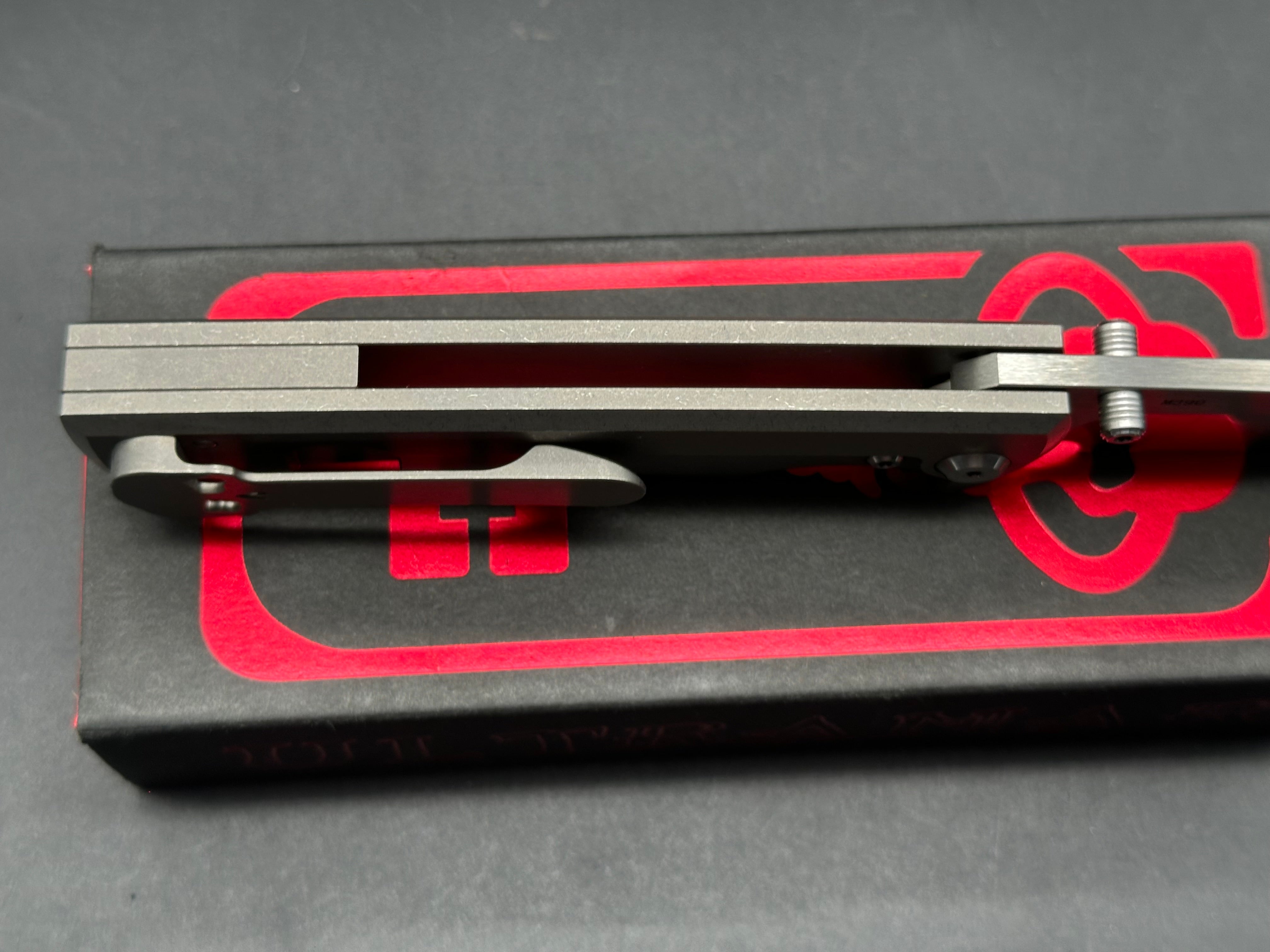 Chaves Liberation 229 Seigaiha Motif Titanium - Urban EDC Exclusive, Belt Satin M390 Blade