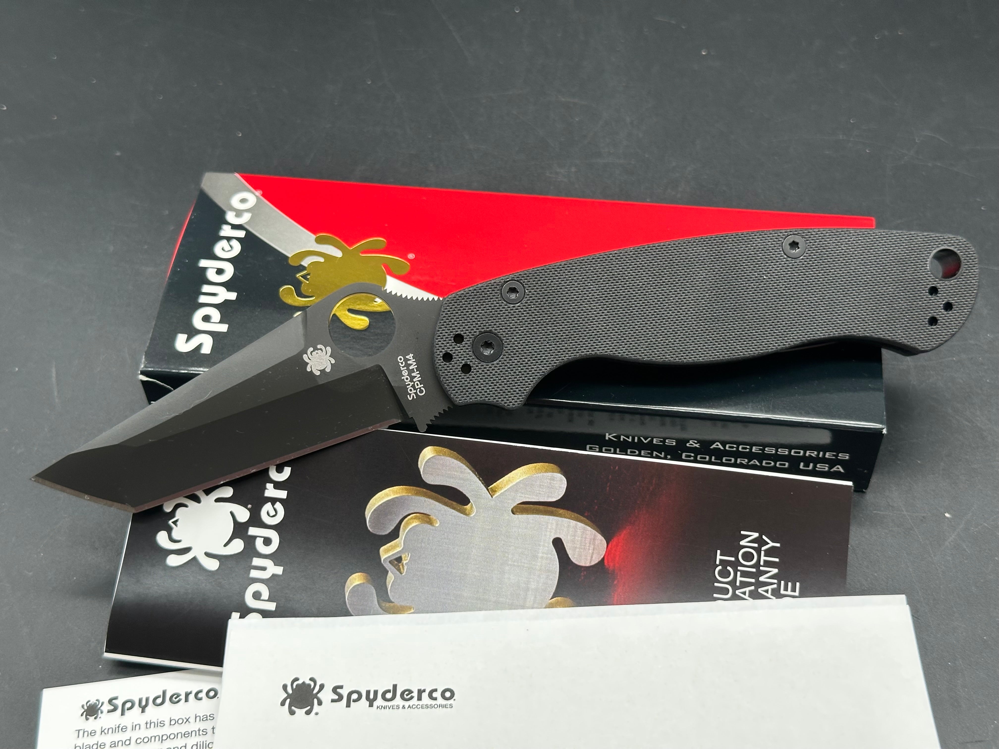 Spyderco Paramilitary 2 tanto M4 black blade and black G10 handle