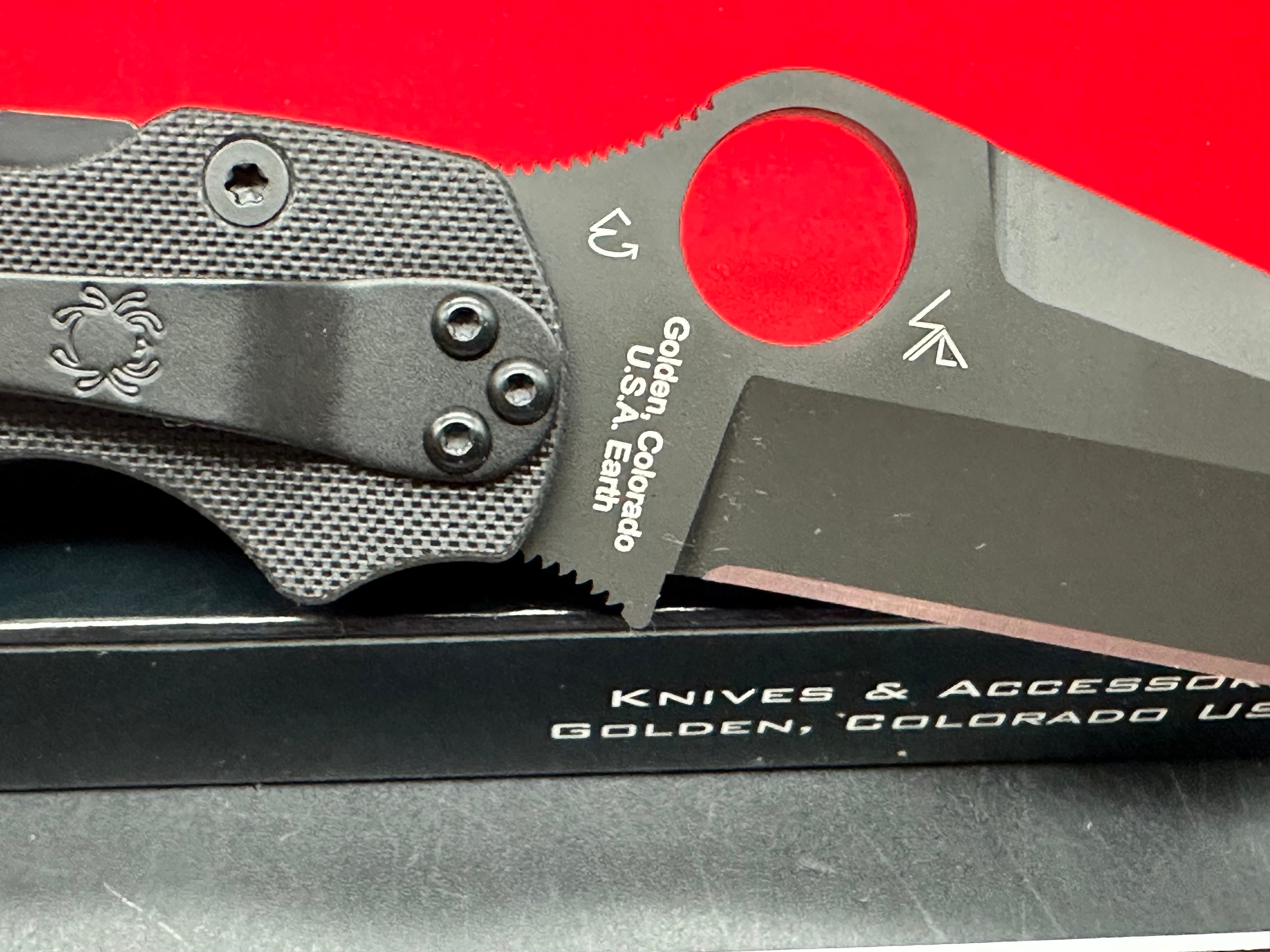 Spyderco Paramilitary 2 tanto M4 black blade and black G10 handle