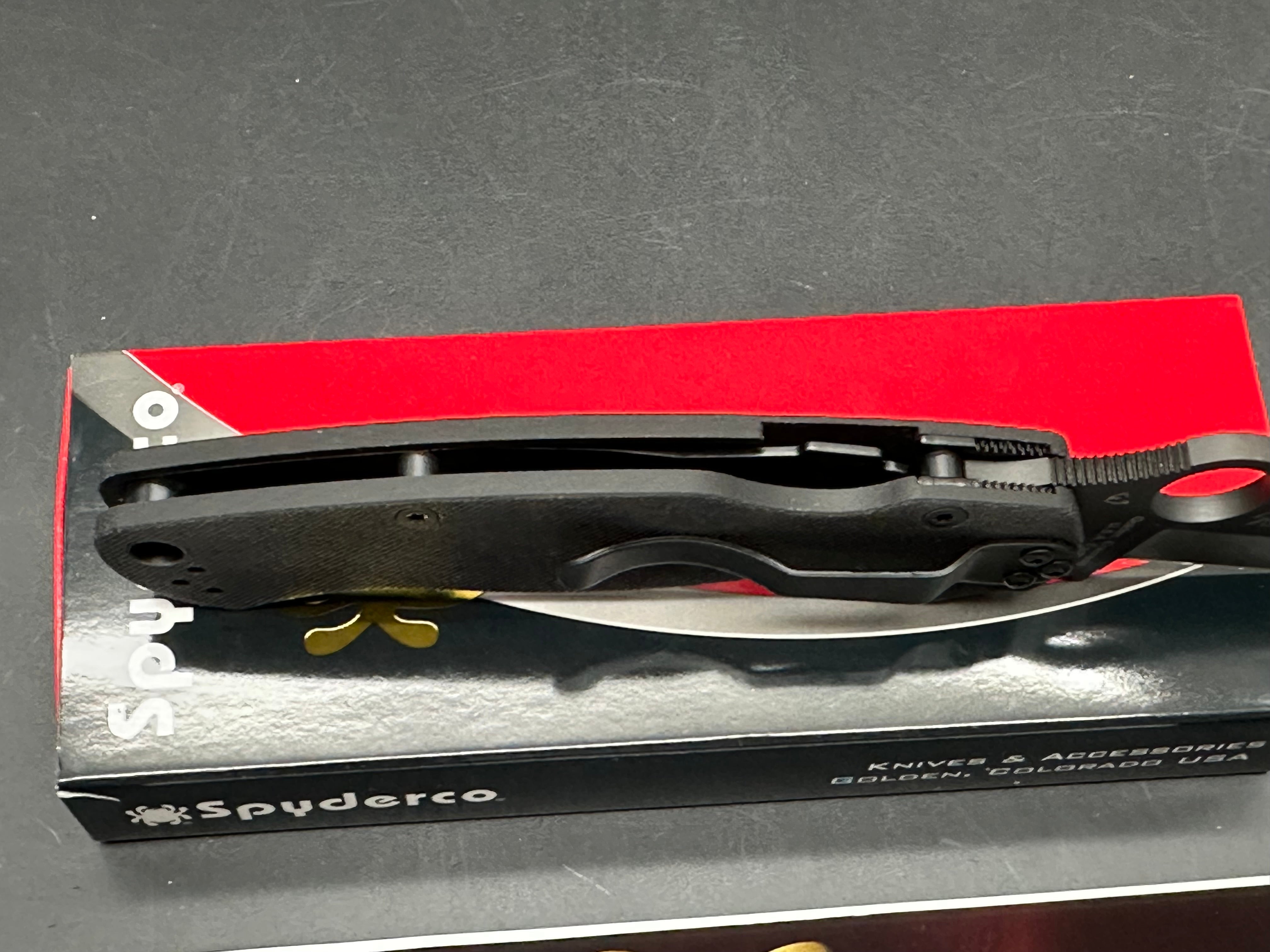 Spyderco Paramilitary 2 tanto M4 black blade and black G10 handle