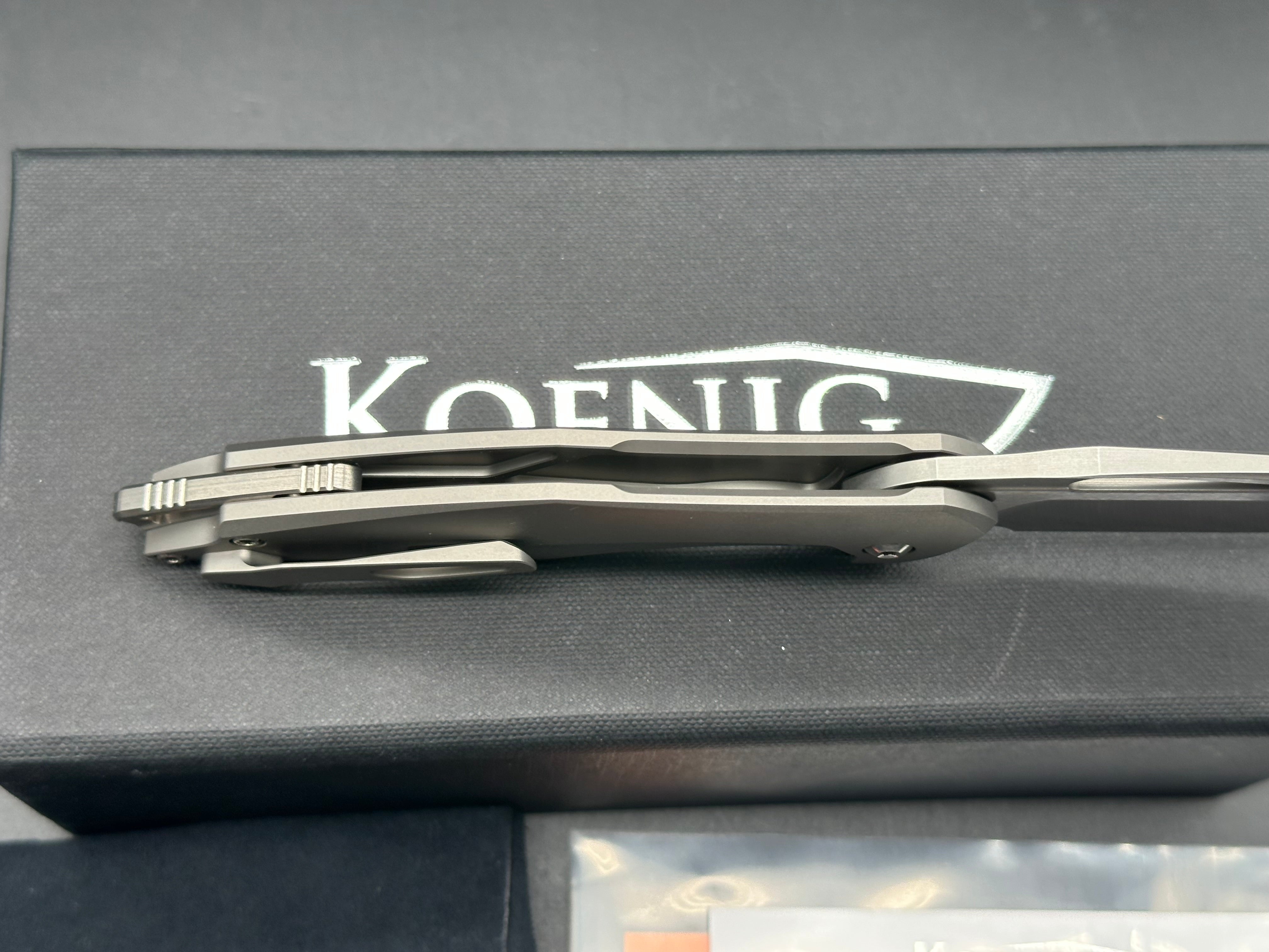 Koenig Mini Arius, M390 Blade - Burnished with Polished Flats, Smooth Ti Handles
