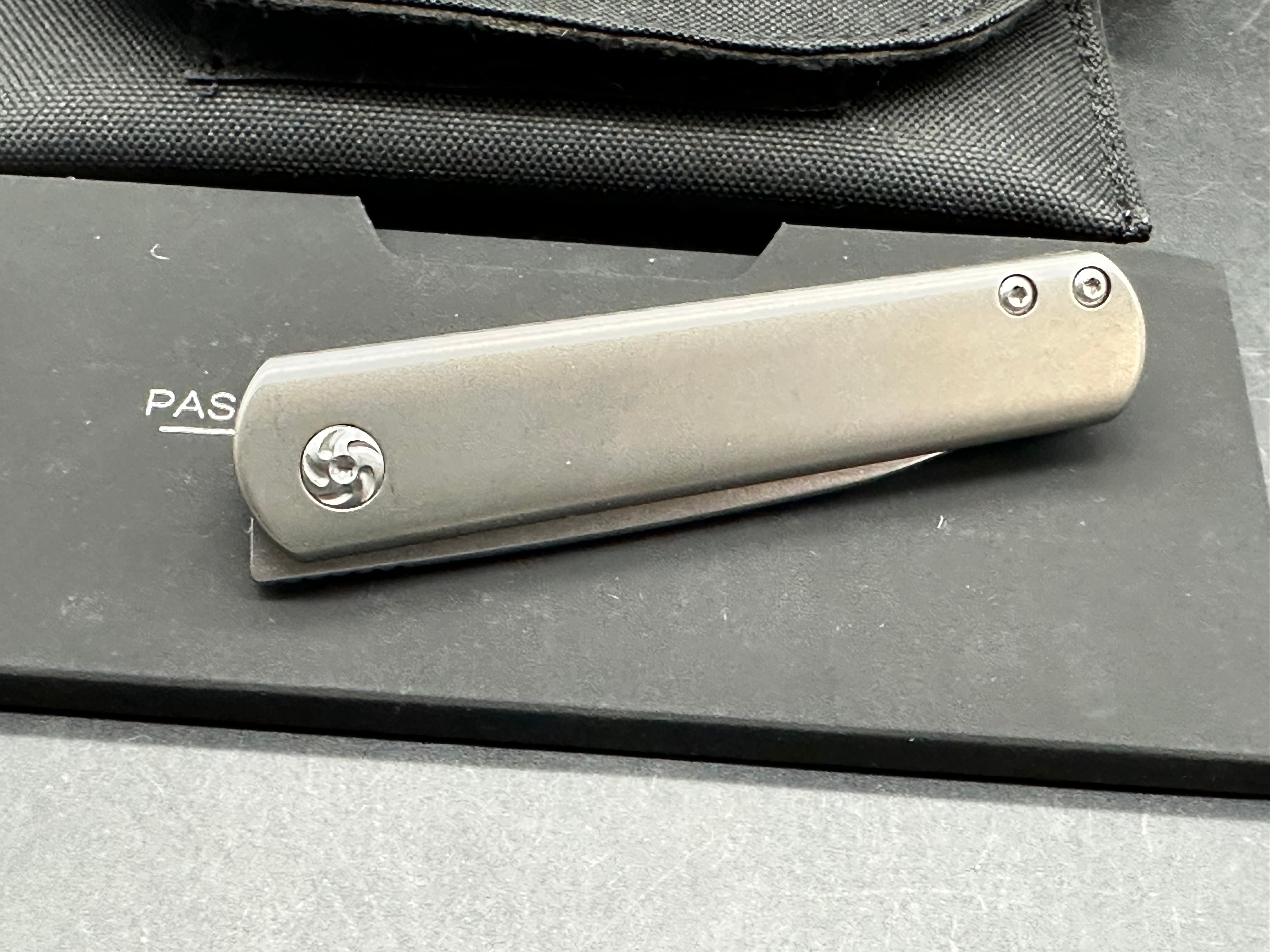Kizer Feist: Justin Lundquist design. 2.75 inch tumbled CPM-S35VN blade