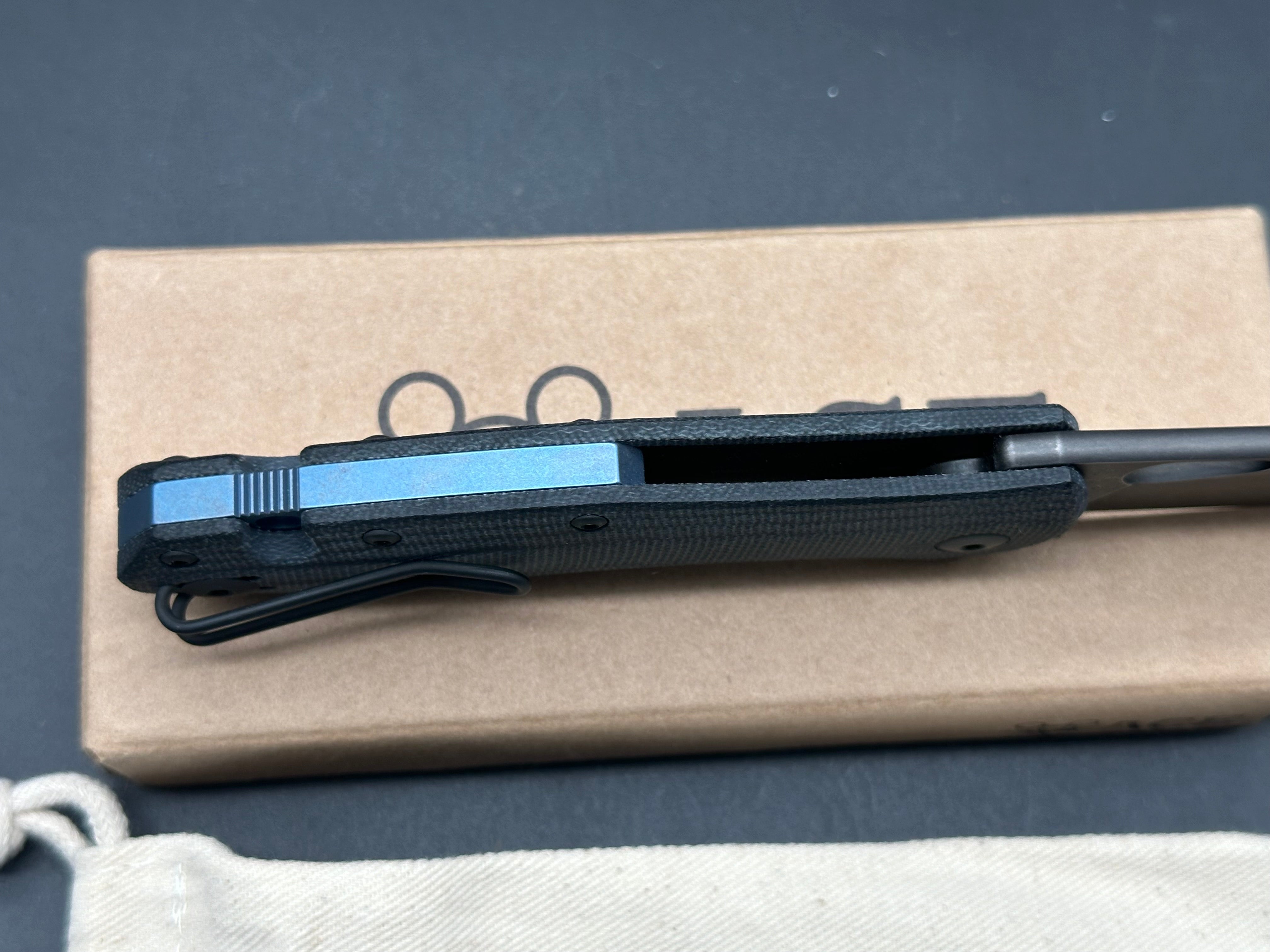 GiantMouse Ace Atelier Blackout #164/300, Black Stonewashed PVD Vanadis 4E Blade, Black Canvas Micarta Handles
