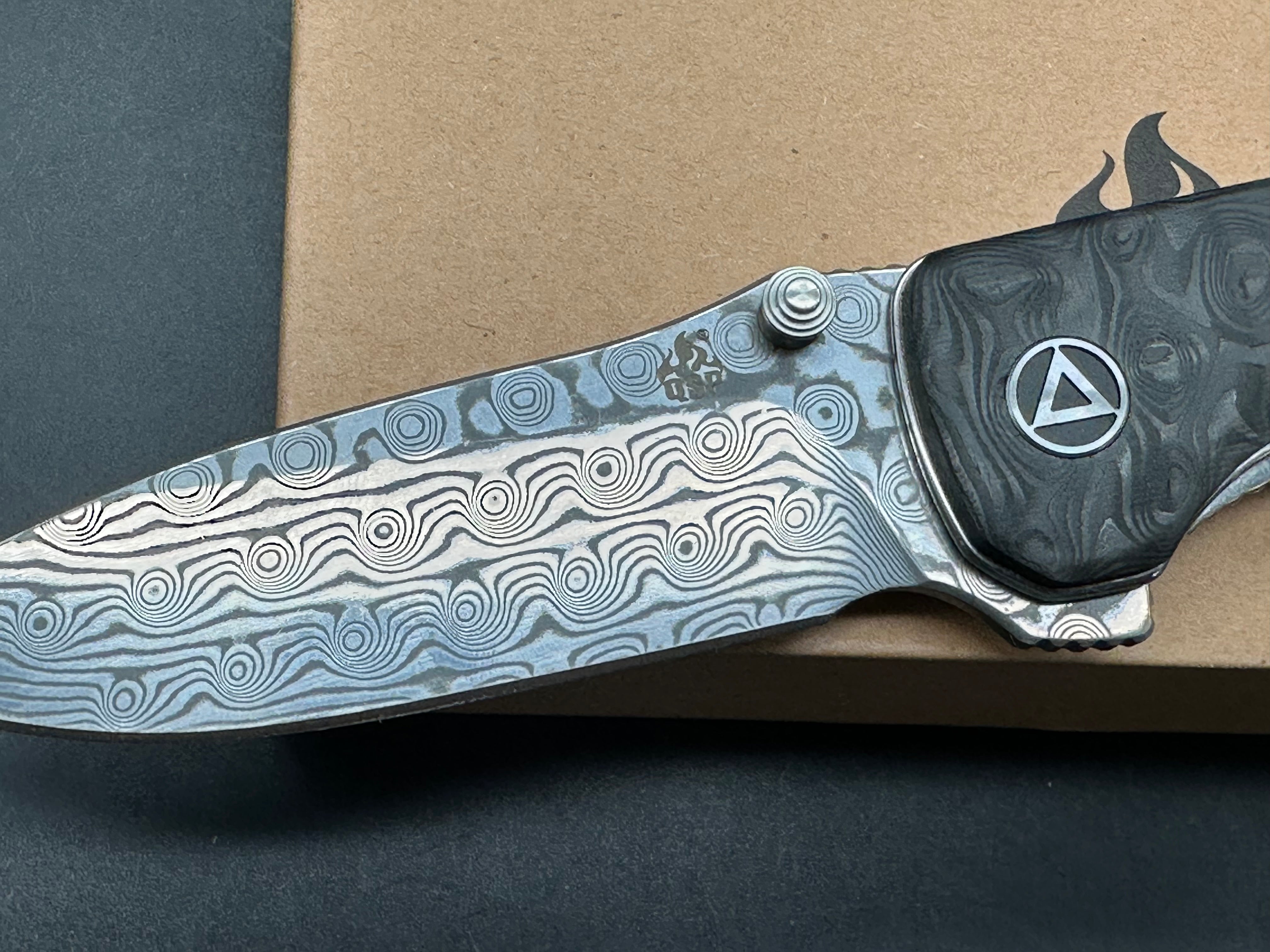 QSP Hawk 3.25 drop point, flat grind Damascus blade. Ceramic ball bearings. Marbled carbon fiber scales