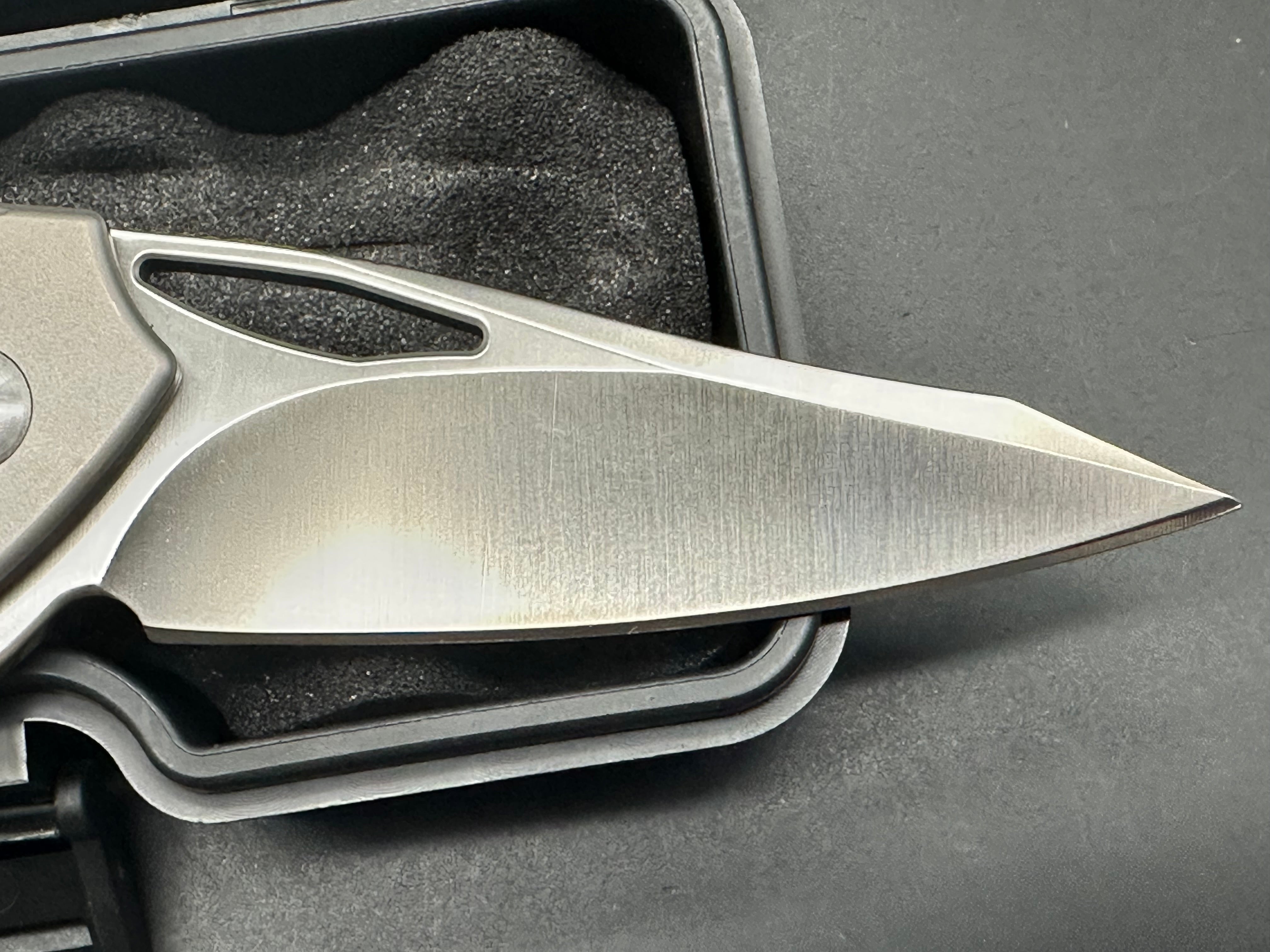 Brous Blades Virtue titanium handle w/D2 blade