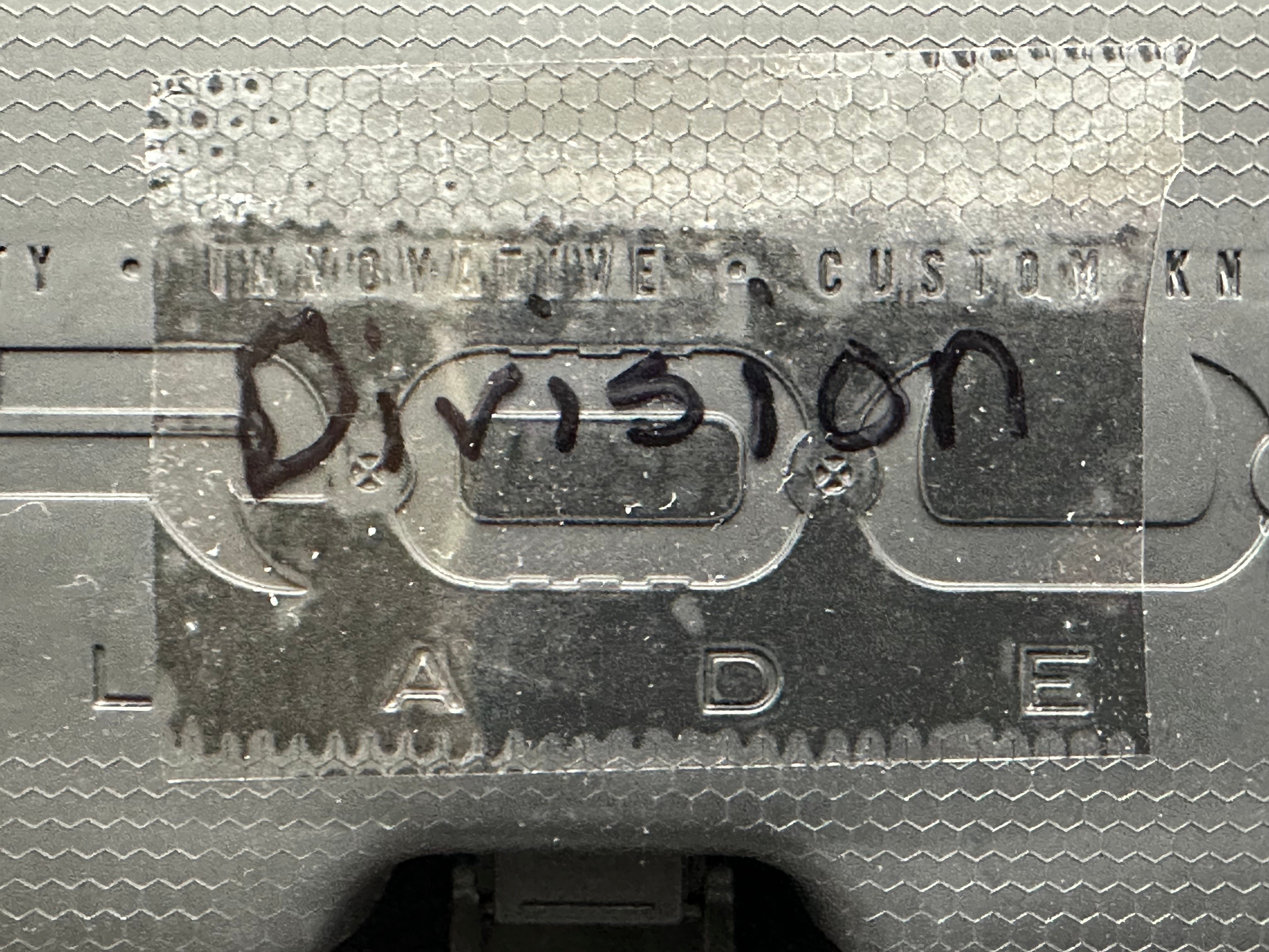 Brous Blades Division carbon fiber scales w/D2 blade