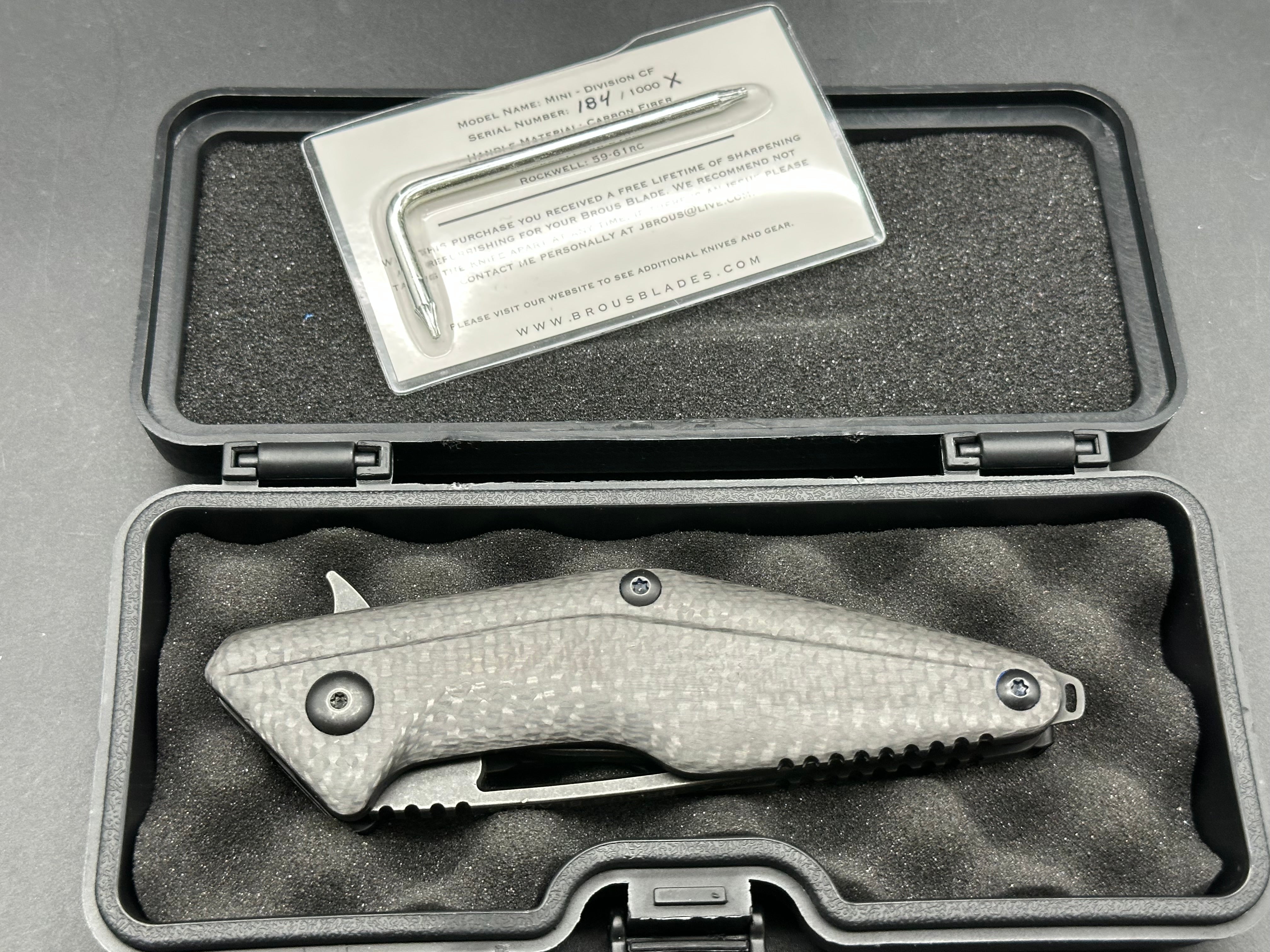 Brous Blades Division carbon fiber scales w/D2 blade