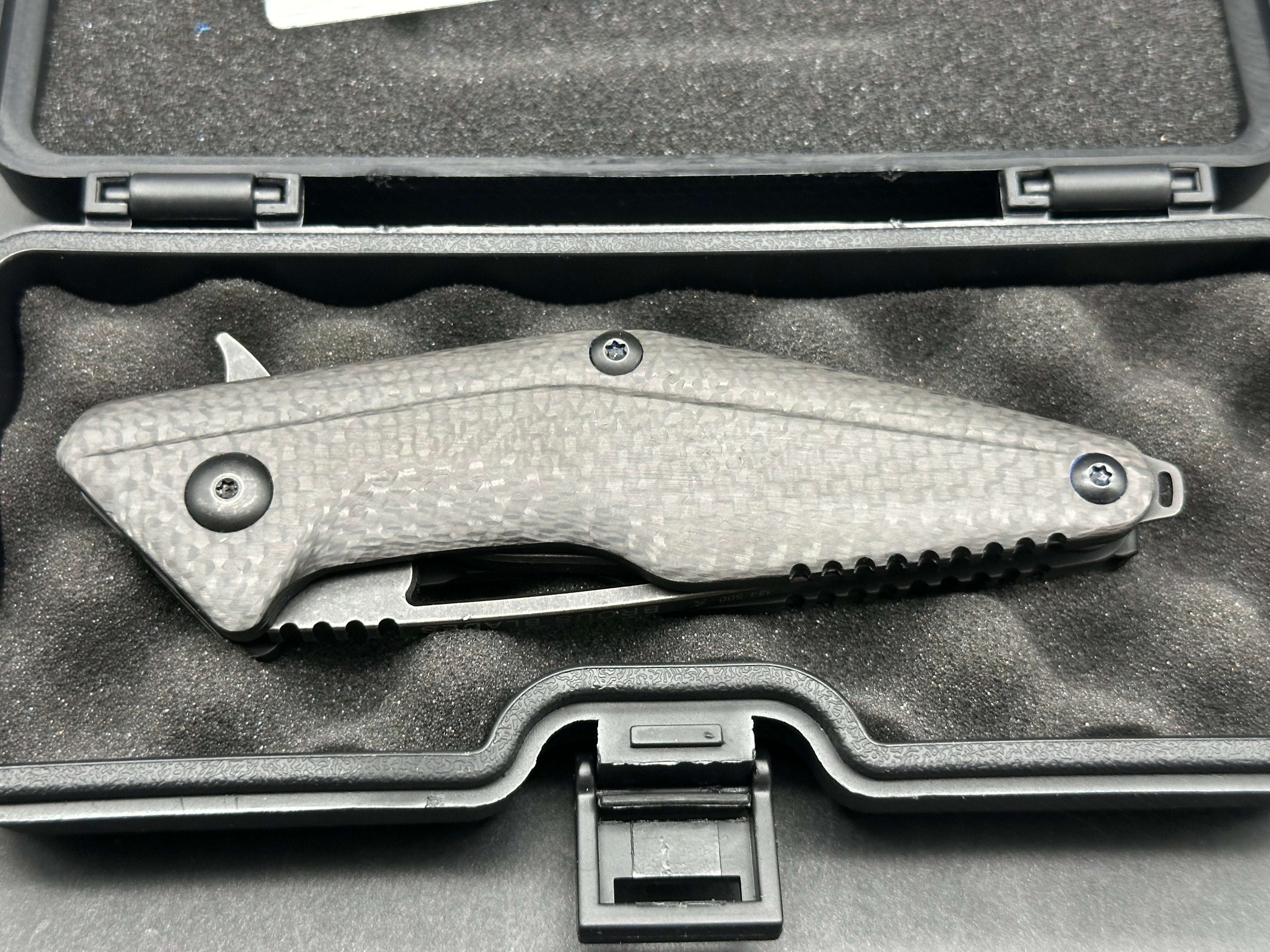 Brous Blades Division carbon fiber scales w/D2 blade