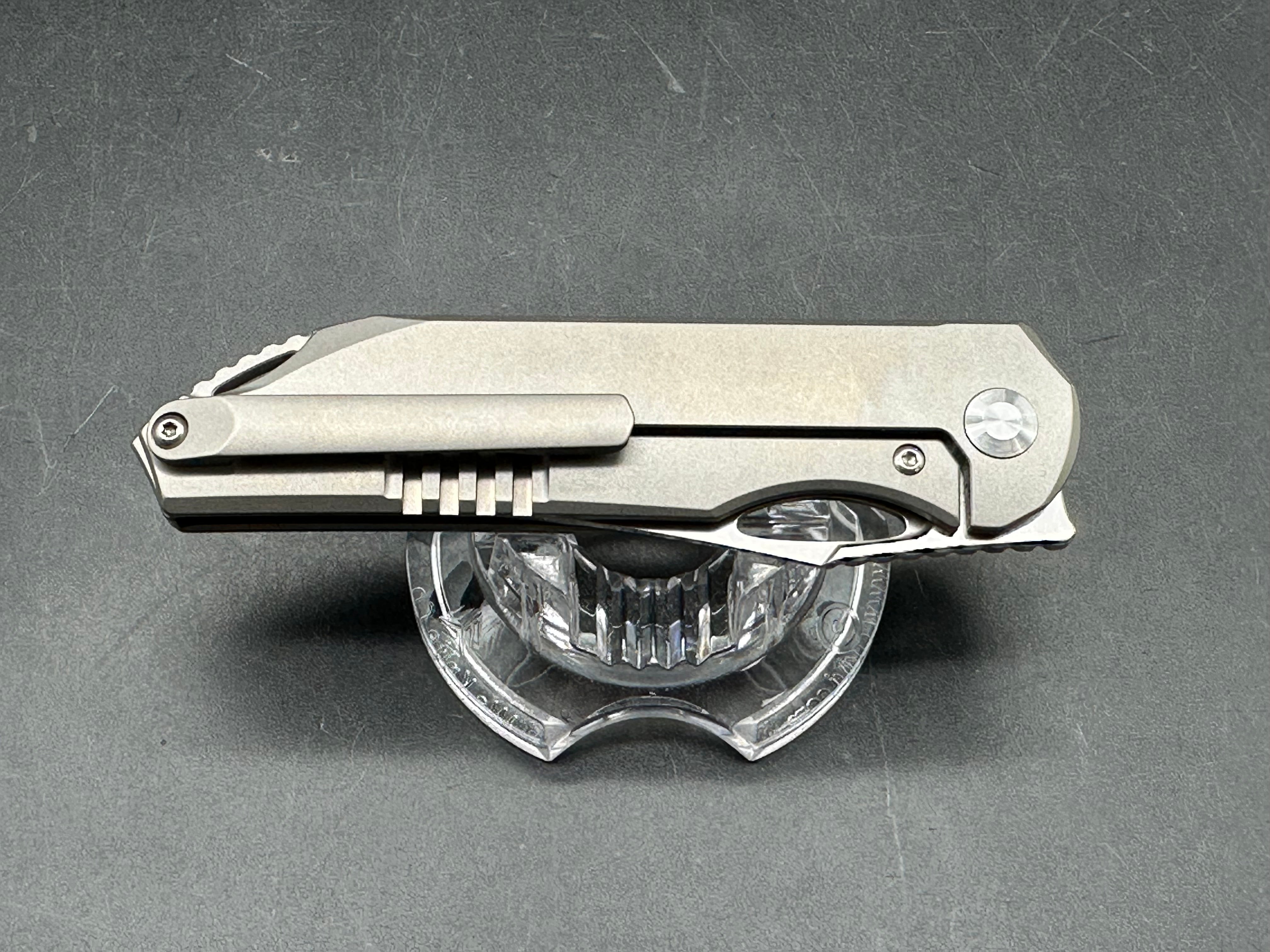 Kizer Assassin A2 Carlos Elstner design. 3.1 inch satin finish, clip point, flat grind CPM-S35VN blade
