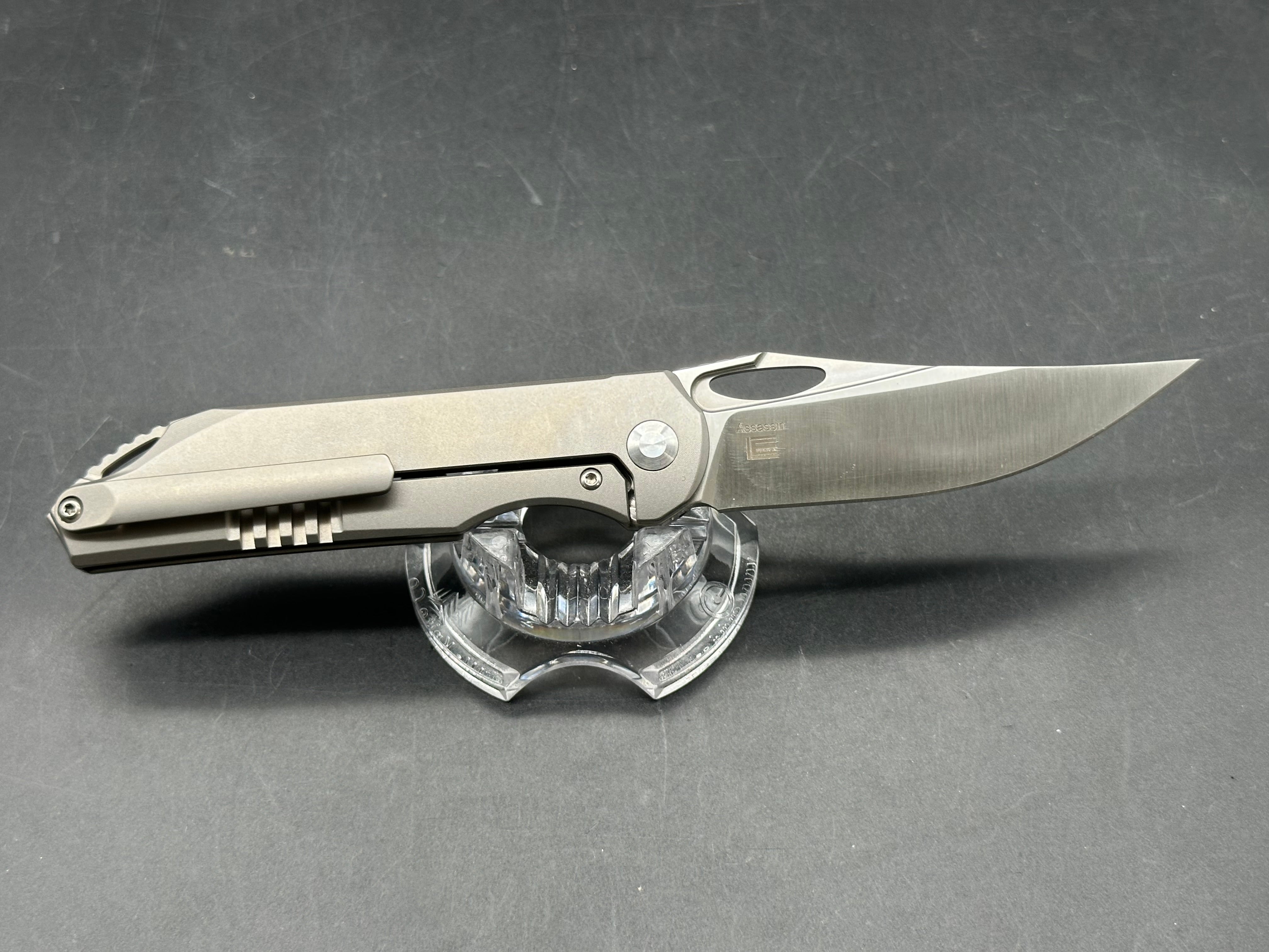 Kizer Assassin A2 Carlos Elstner design. 3.1 inch satin finish, clip point, flat grind CPM-S35VN blade