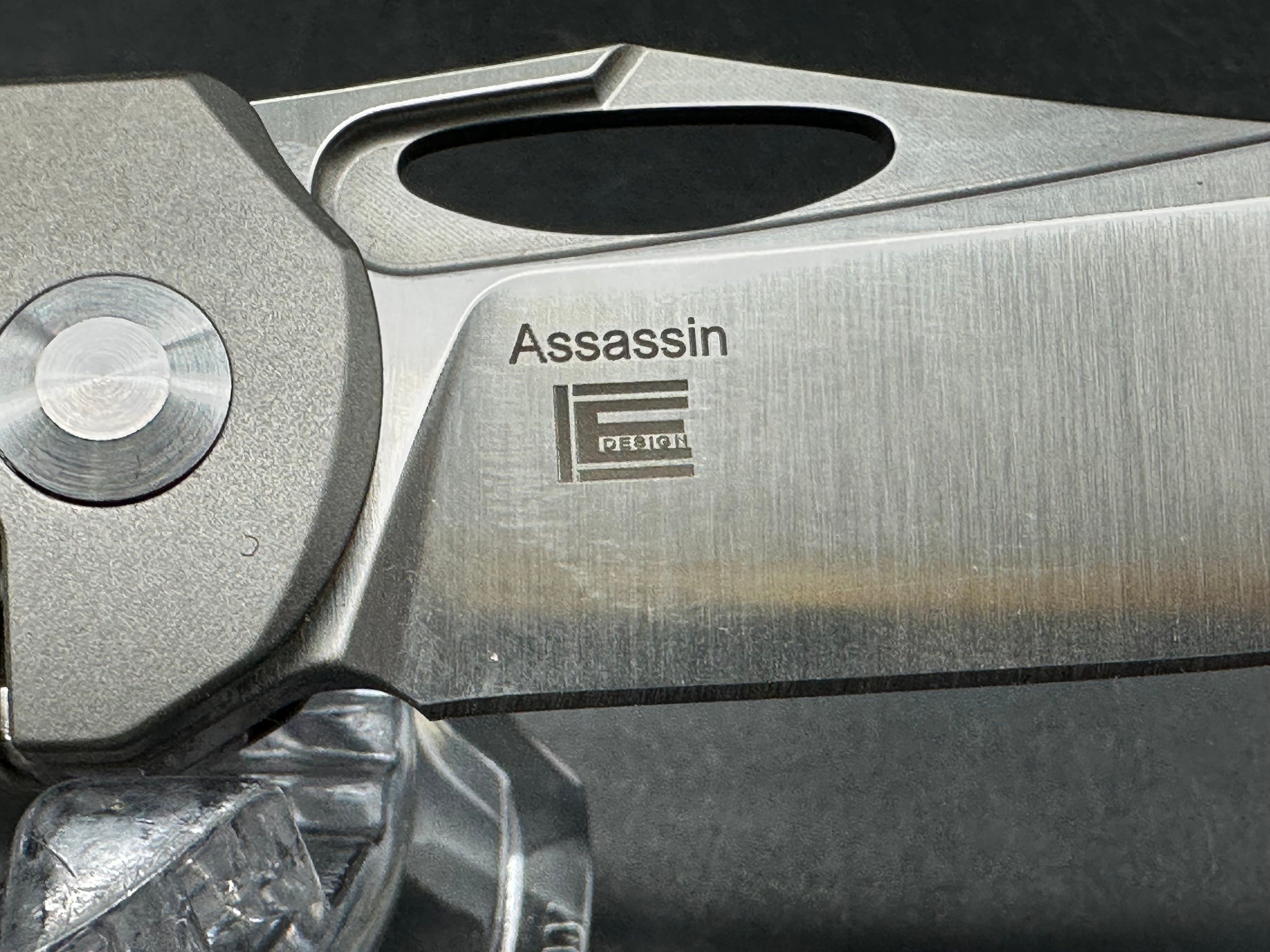 Kizer Assassin A2 Carlos Elstner design. 3.1 inch satin finish, clip point, flat grind CPM-S35VN blade
