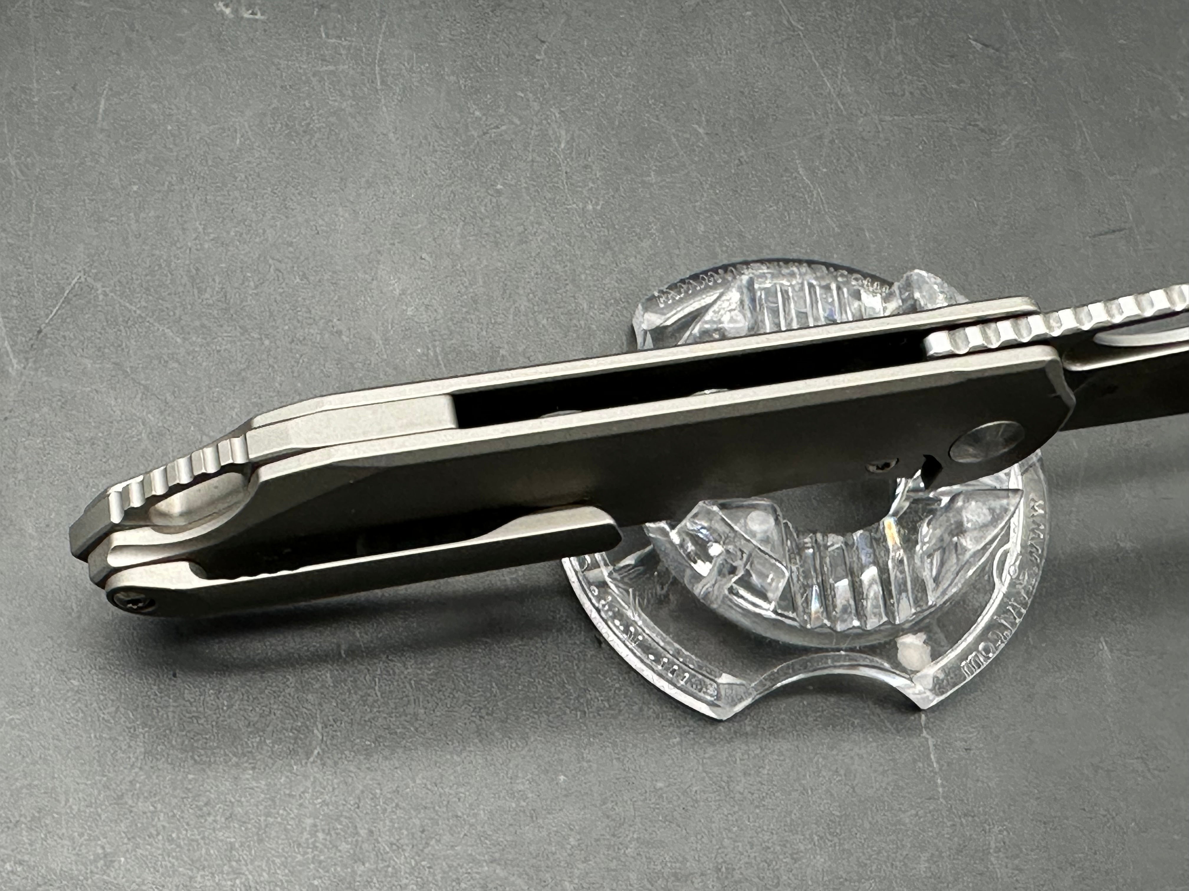 Kizer Assassin A2 Carlos Elstner design. 3.1 inch satin finish, clip point, flat grind CPM-S35VN blade