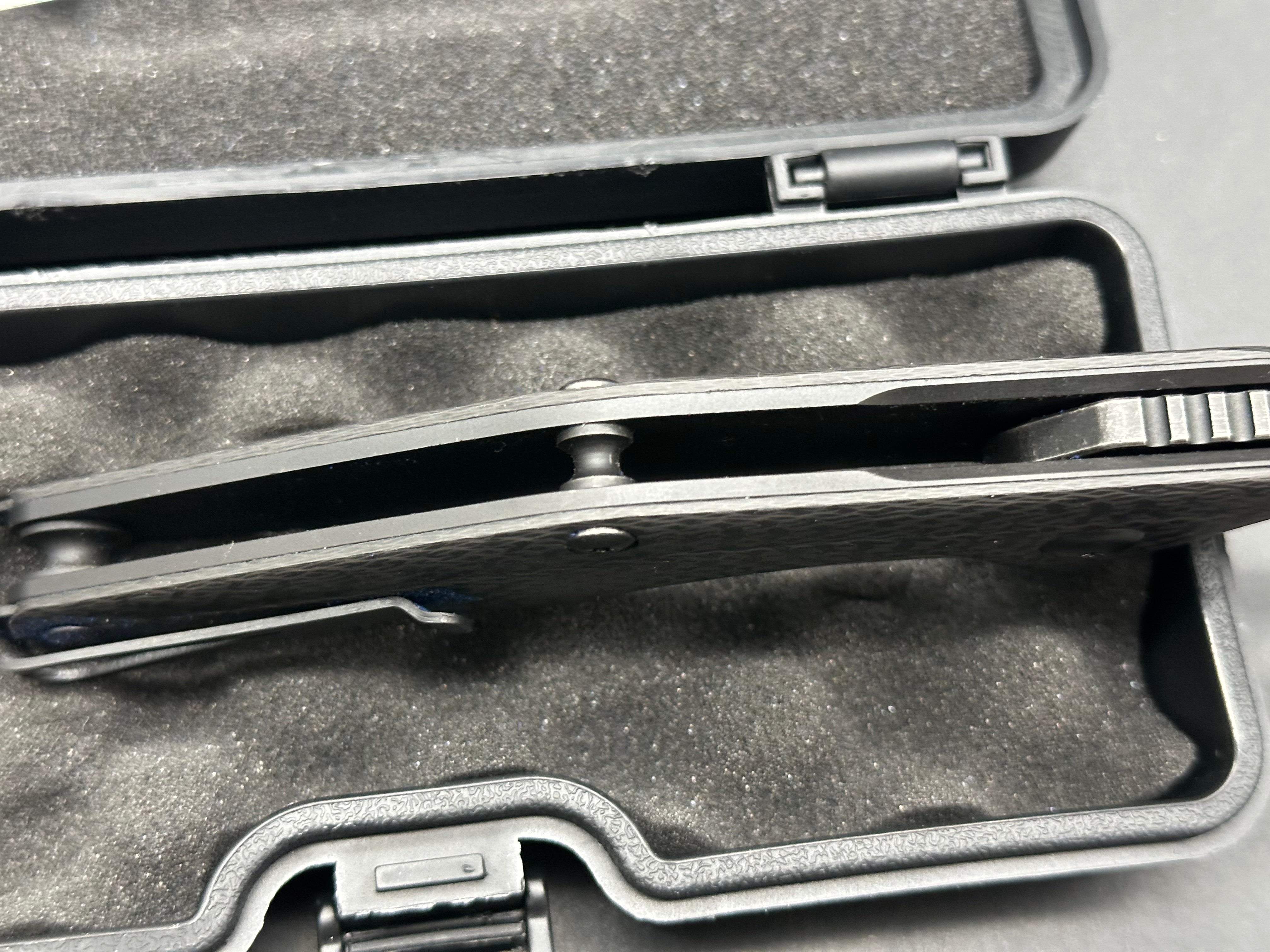 Brous Blades Division carbon fiber scales w/D2 blade
