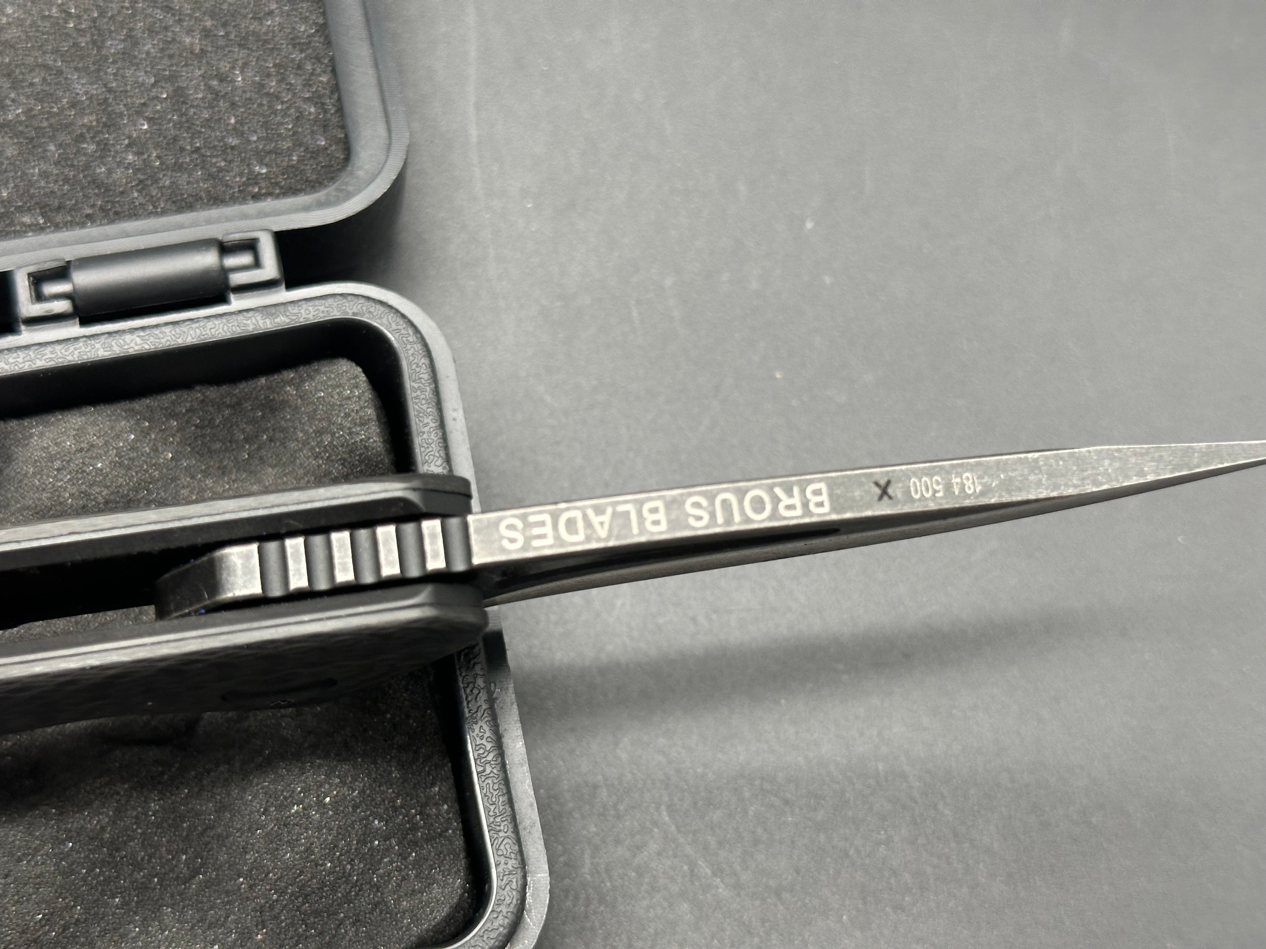 Brous Blades Division carbon fiber scales w/D2 blade